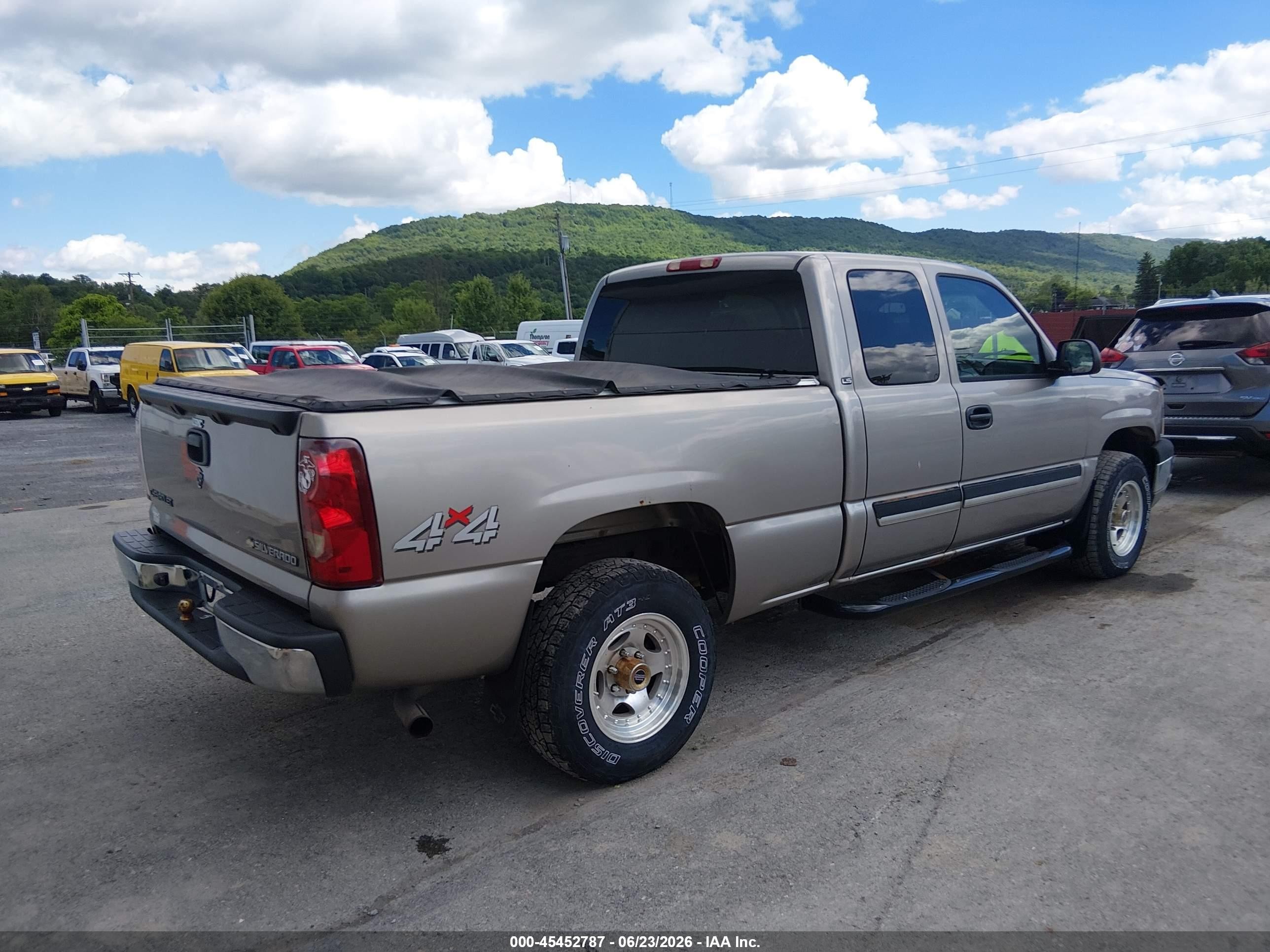 2003 Chevrolet Silverado 1500 Ls Серебряный vin: 1GCEK19V13E336137