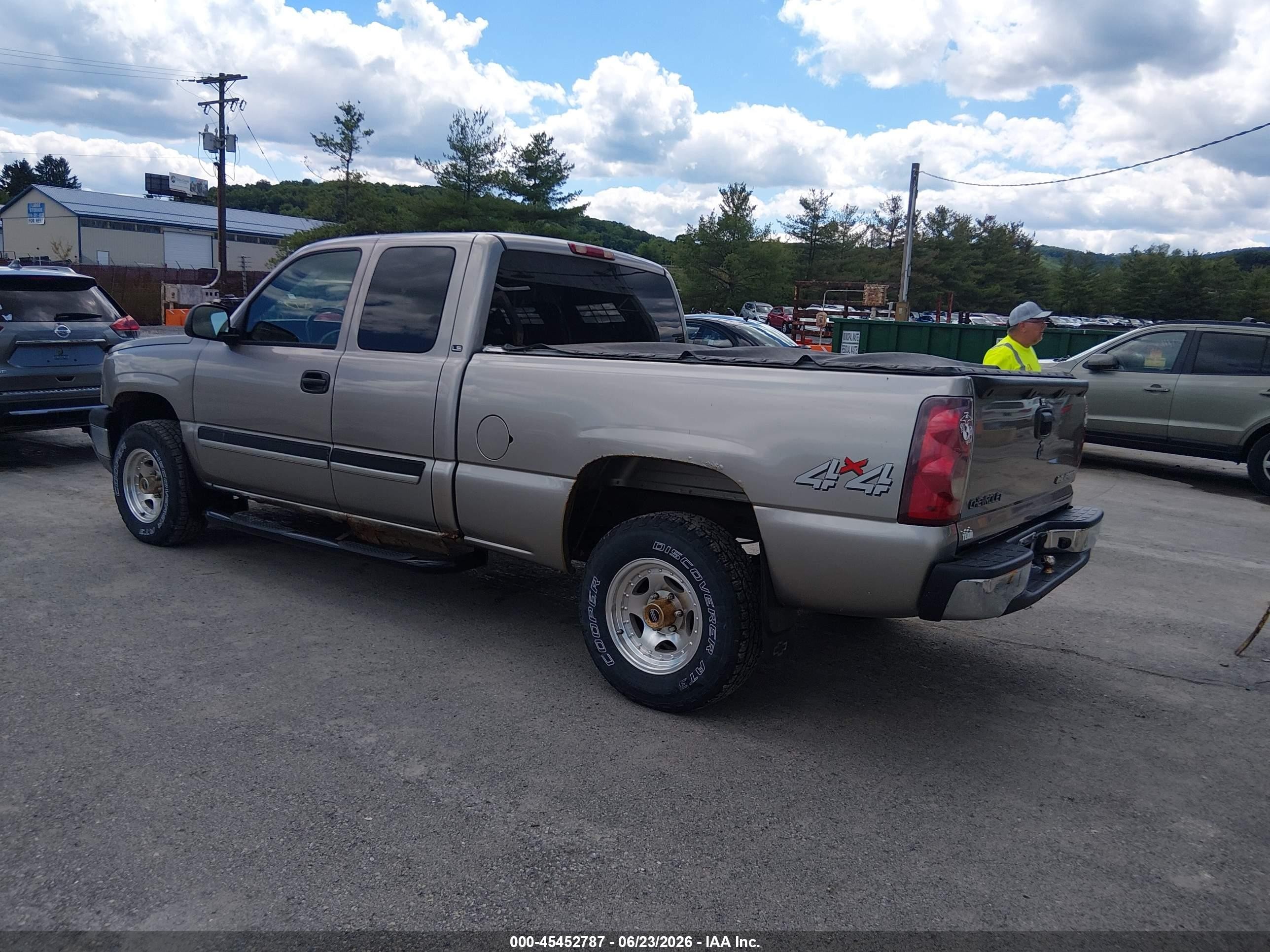 2003 Chevrolet Silverado 1500 Ls Серебряный vin: 1GCEK19V13E336137