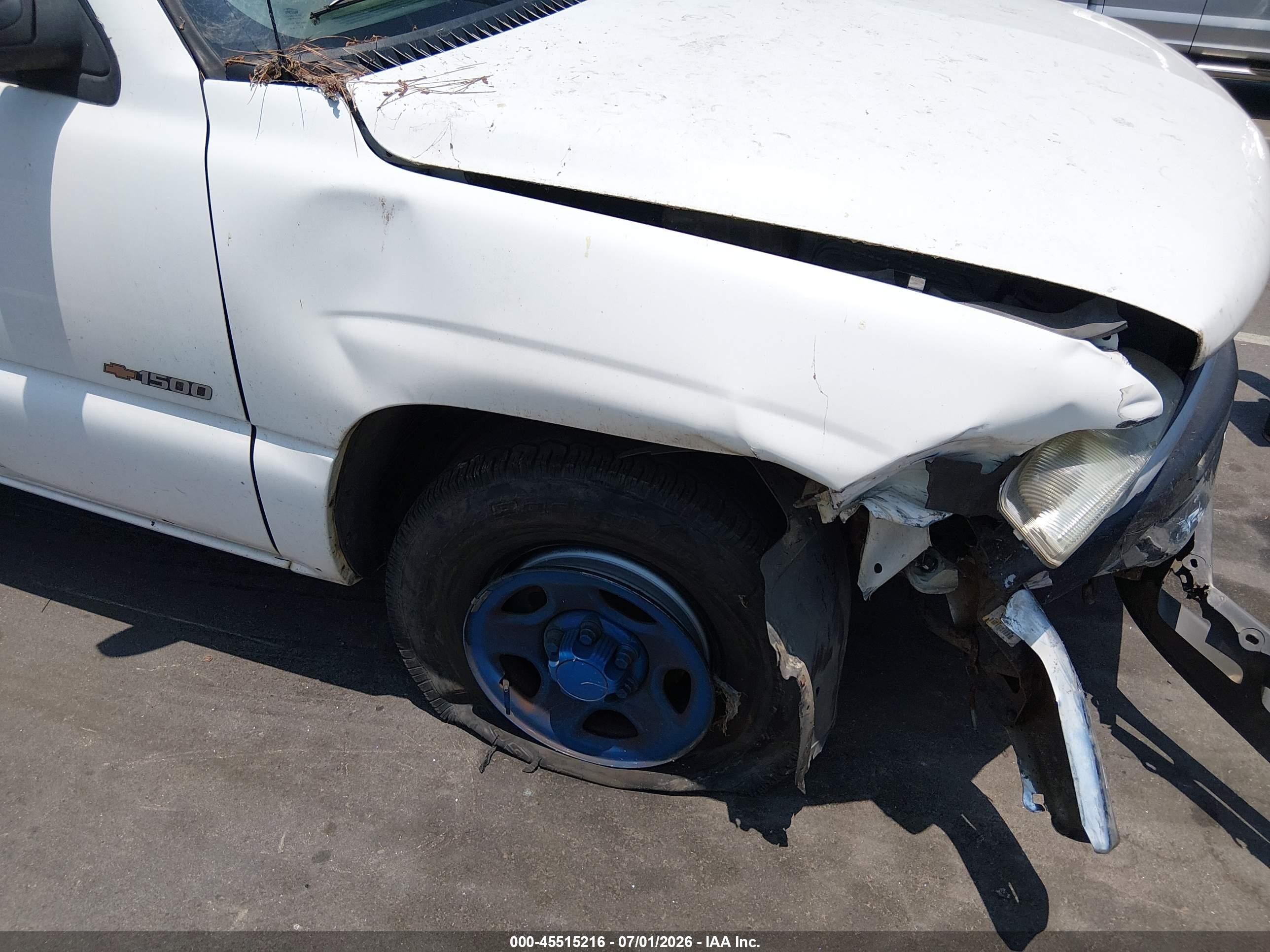 2001 Chevrolet Silverado 1500   White vin: 1GCEK19V21E103879