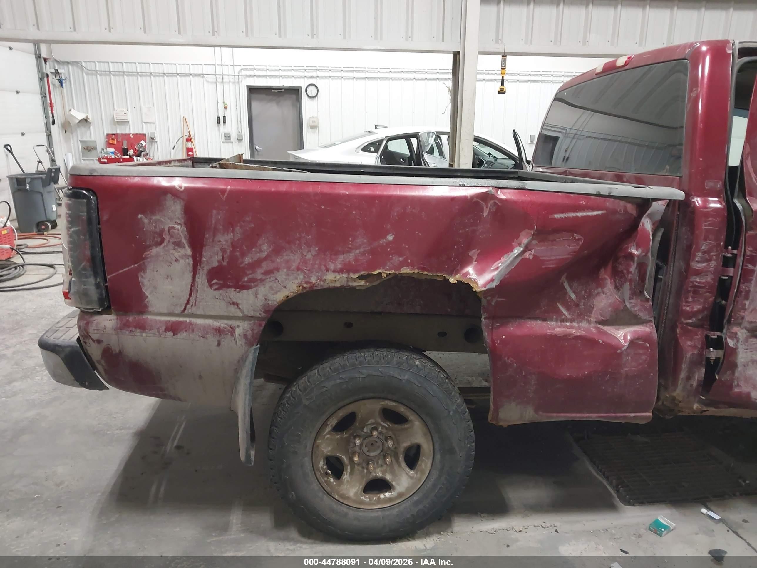 2004 Chevrolet Silverado 1500 Ls Burgundy vin: 1GCEK19V24E374705