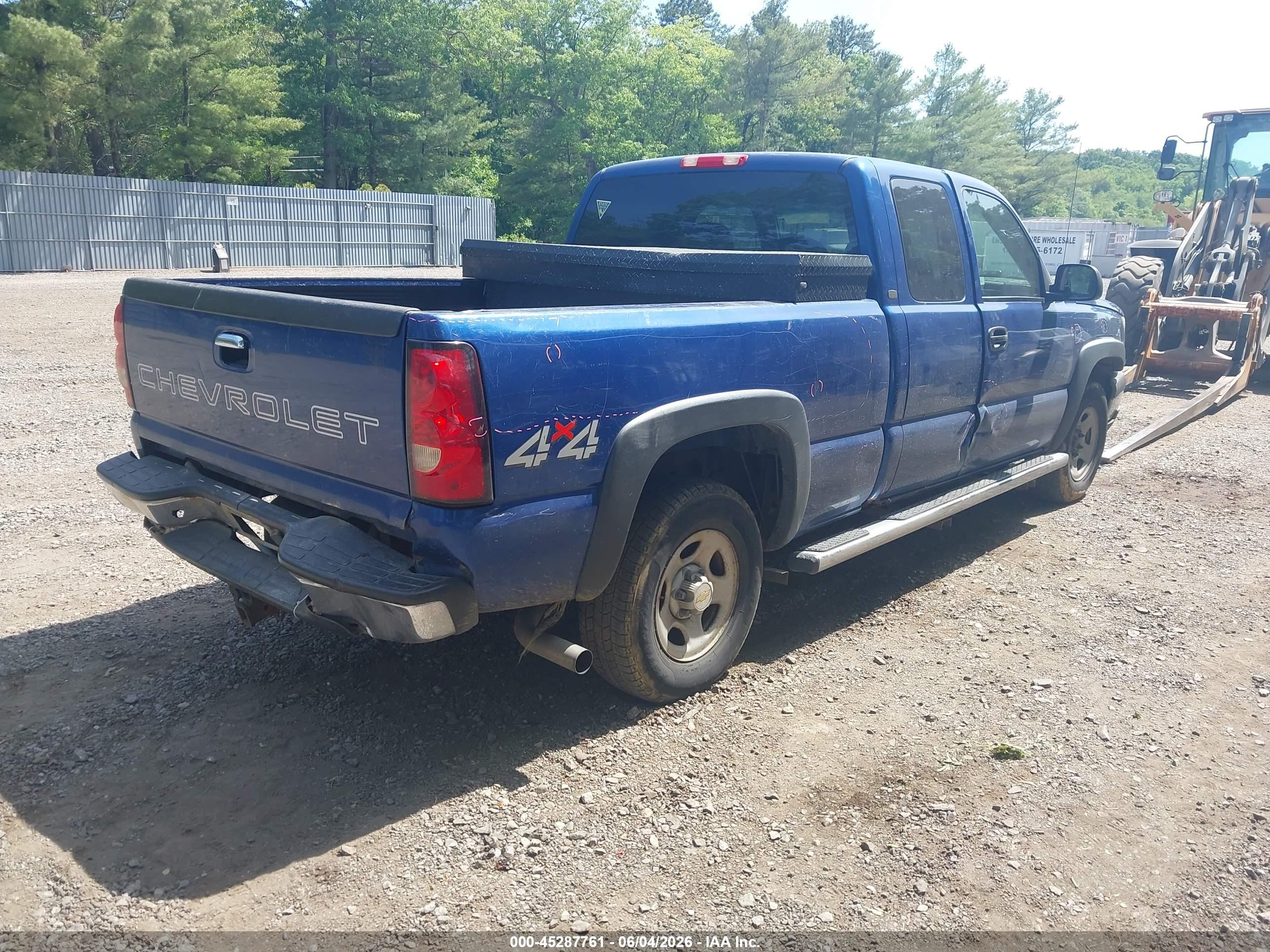 2003 Chevrolet Silverado 1500   Синий vin: 1GCEK19V33E240588