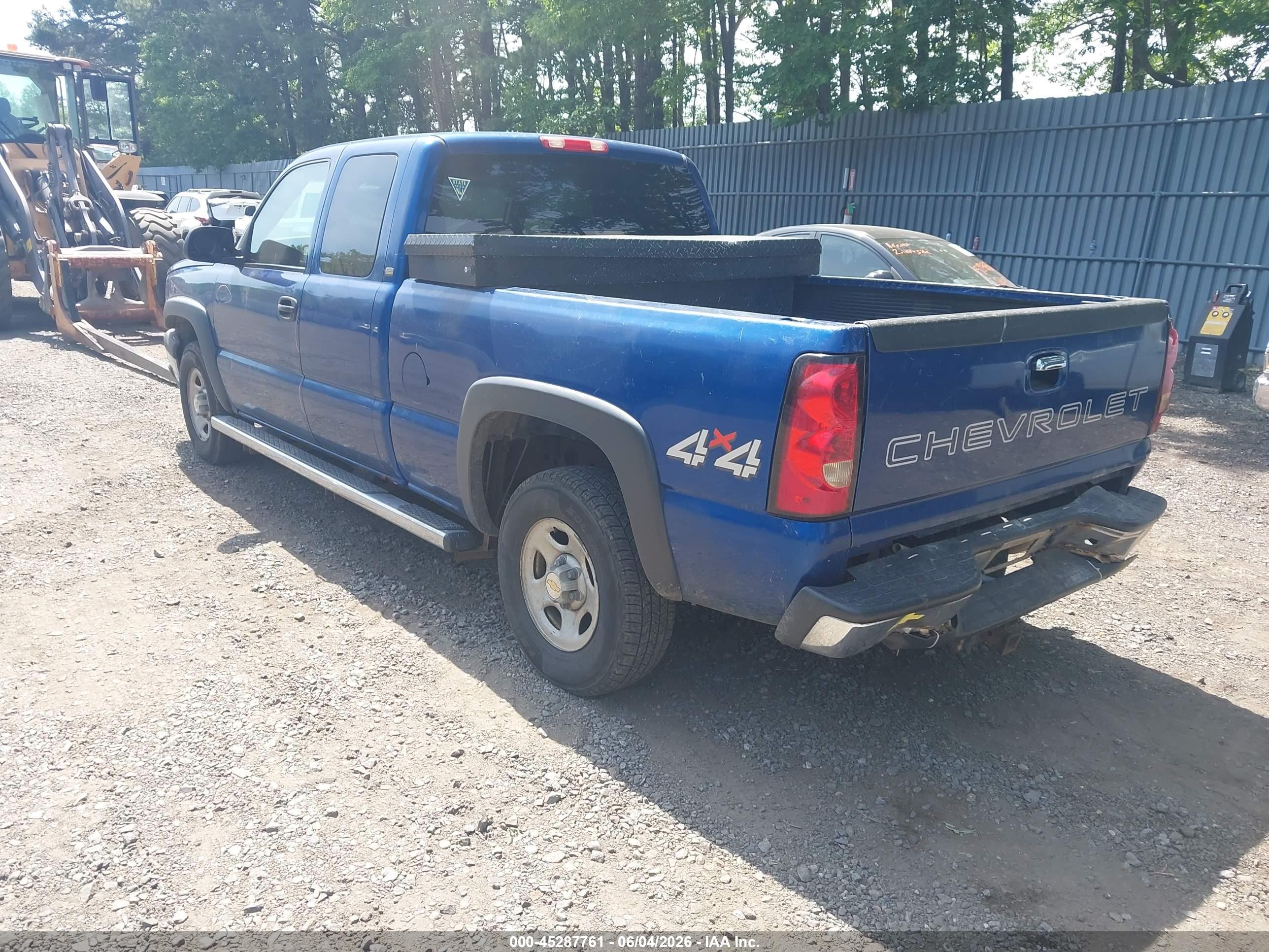2003 Chevrolet Silverado 1500   Синий vin: 1GCEK19V33E240588