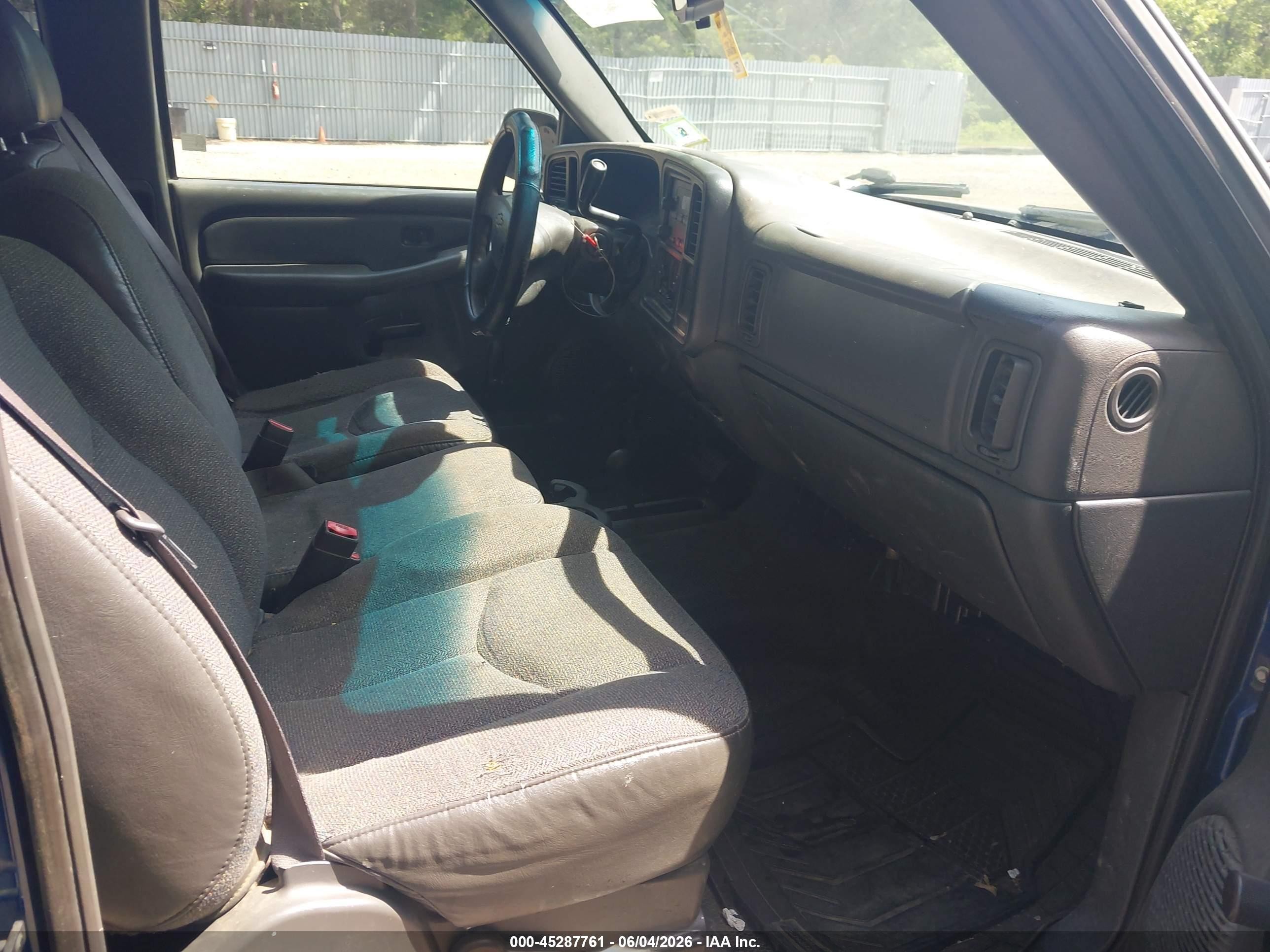 2003 Chevrolet Silverado 1500   Синий vin: 1GCEK19V33E240588