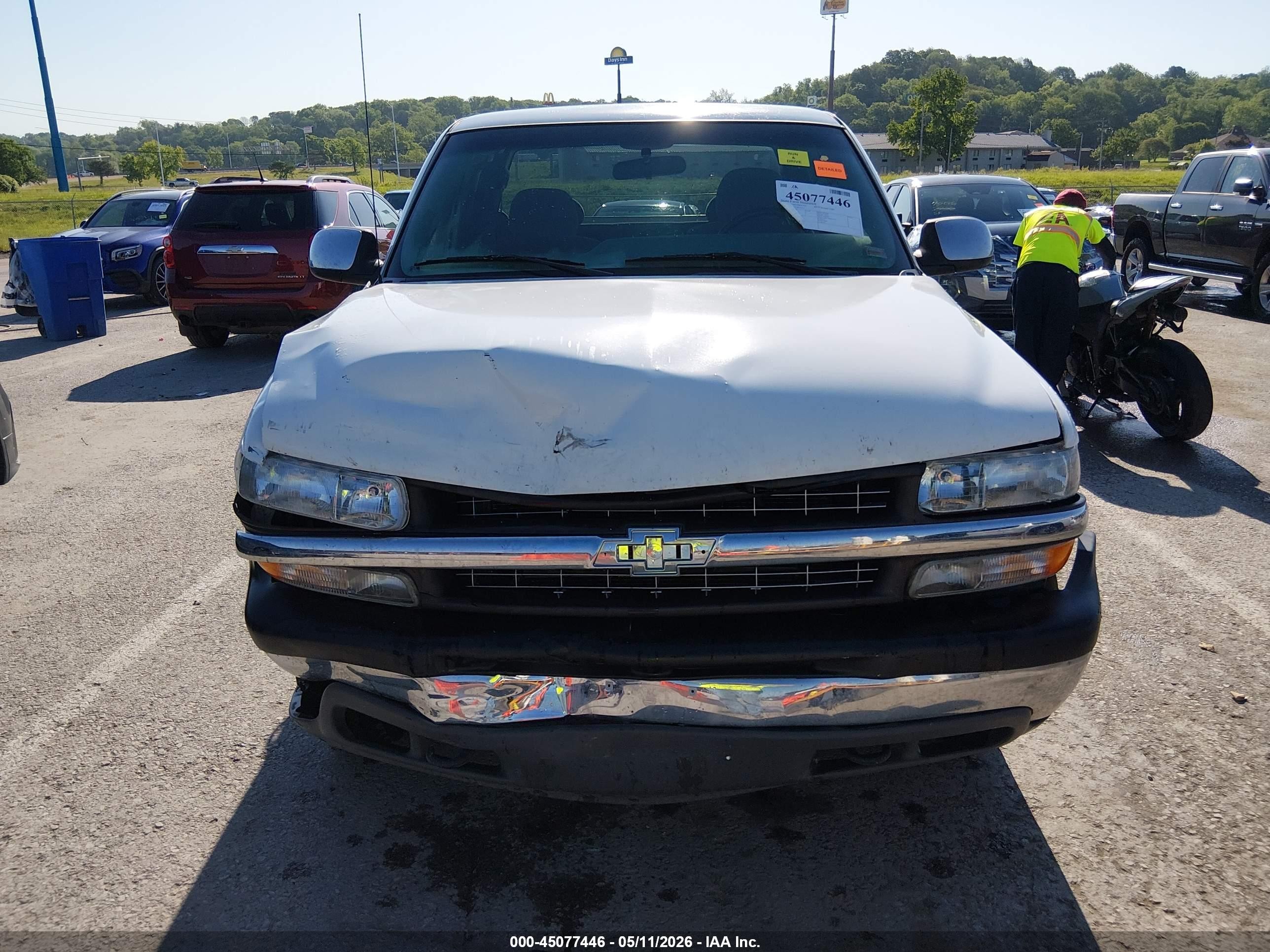 1999 Chevrolet Silverado 1500 Ls White vin: 1GCEK19V5XE216511