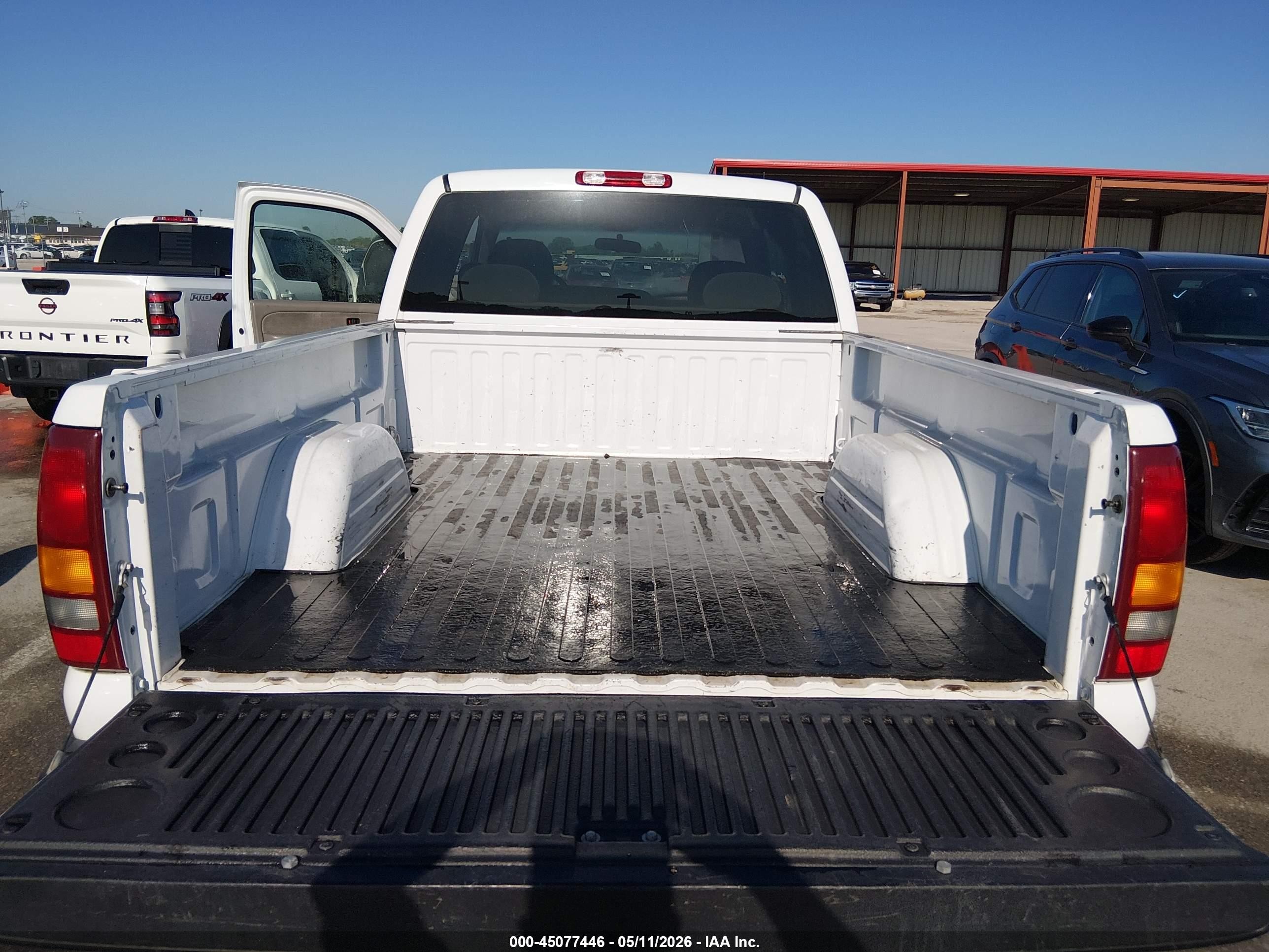 1999 Chevrolet Silverado 1500 Ls White vin: 1GCEK19V5XE216511