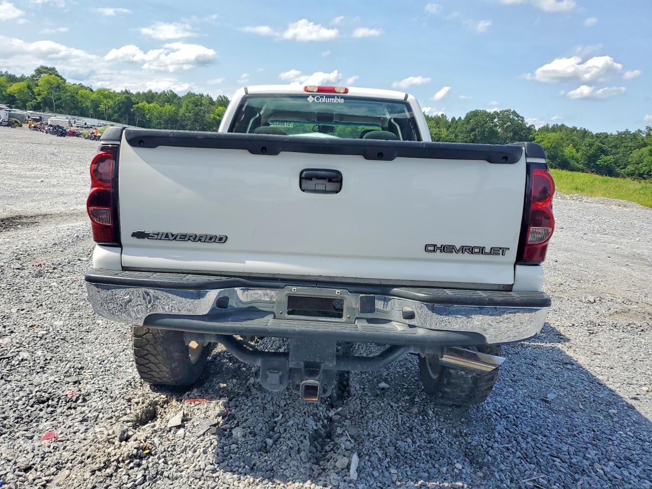 2005 Chevrolet Silverado K1500 White vin: 1GCEK19V65Z320057