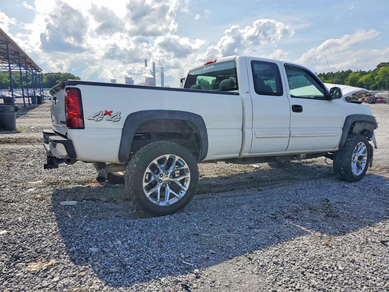 2005 Chevrolet Silverado K1500 White vin: 1GCEK19V65Z320057