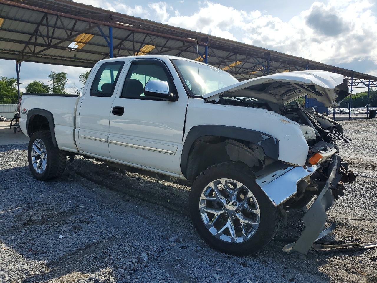 2005 Chevrolet Silverado K1500 White vin: 1GCEK19V65Z320057
