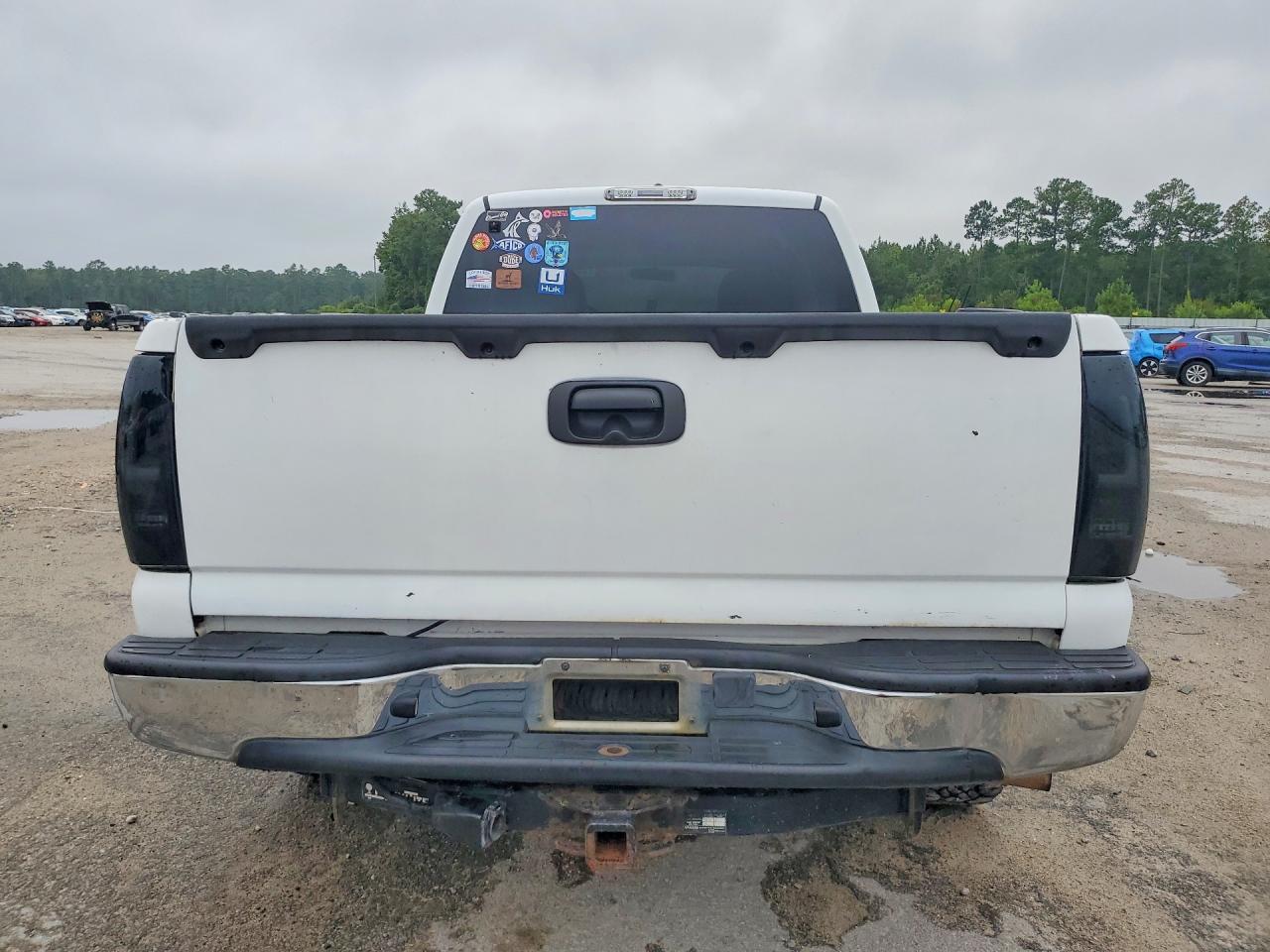 2002 Chevrolet Silverado K1500 White vin: 1GCEK19V72E177784