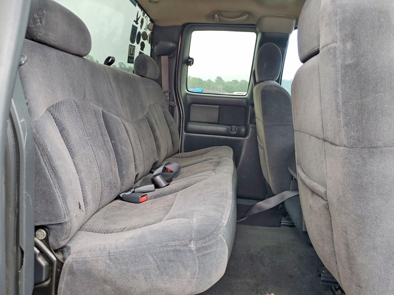 2002 Chevrolet Silverado K1500 White vin: 1GCEK19V72E177784