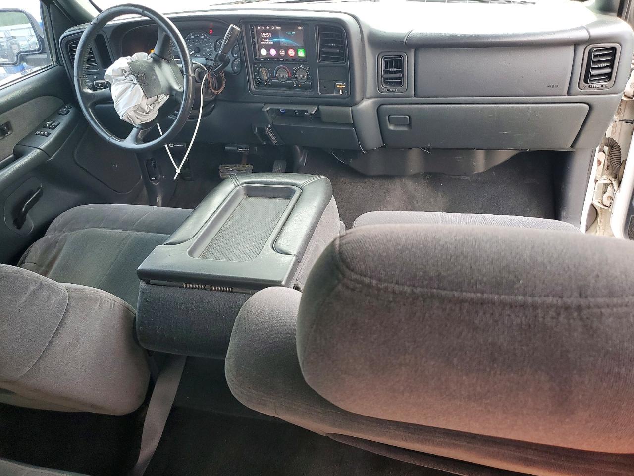 2002 Chevrolet Silverado K1500 White vin: 1GCEK19V72E177784