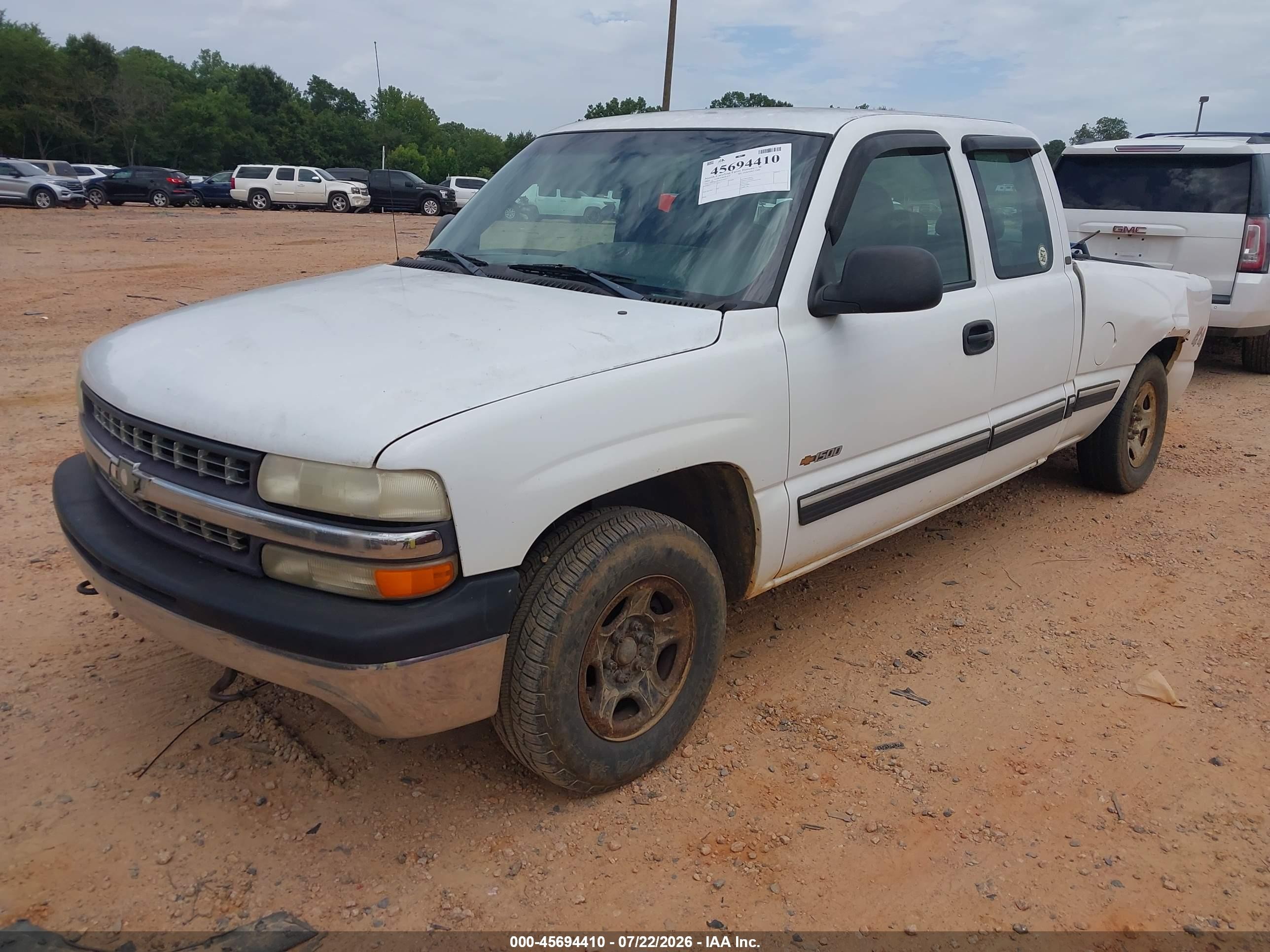 2001 Chevrolet Silverado 1500   White vin: 1GCEK19V81E105975