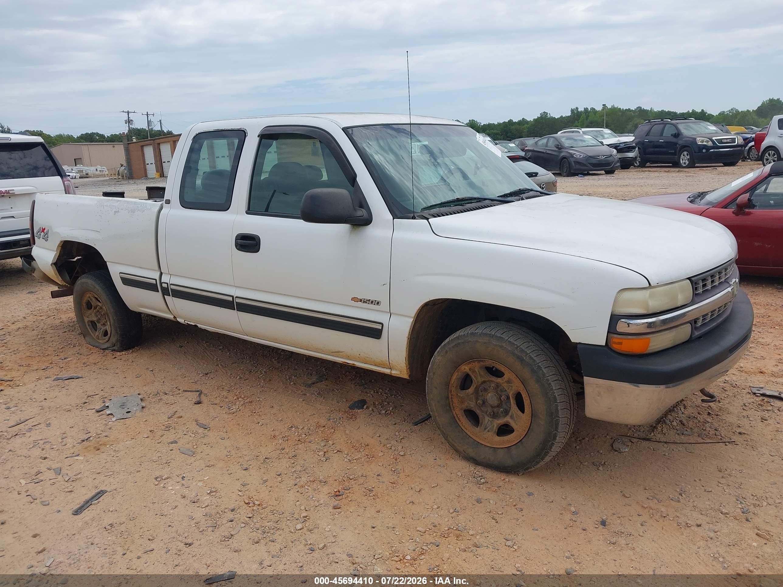 2001 Chevrolet Silverado 1500   White vin: 1GCEK19V81E105975