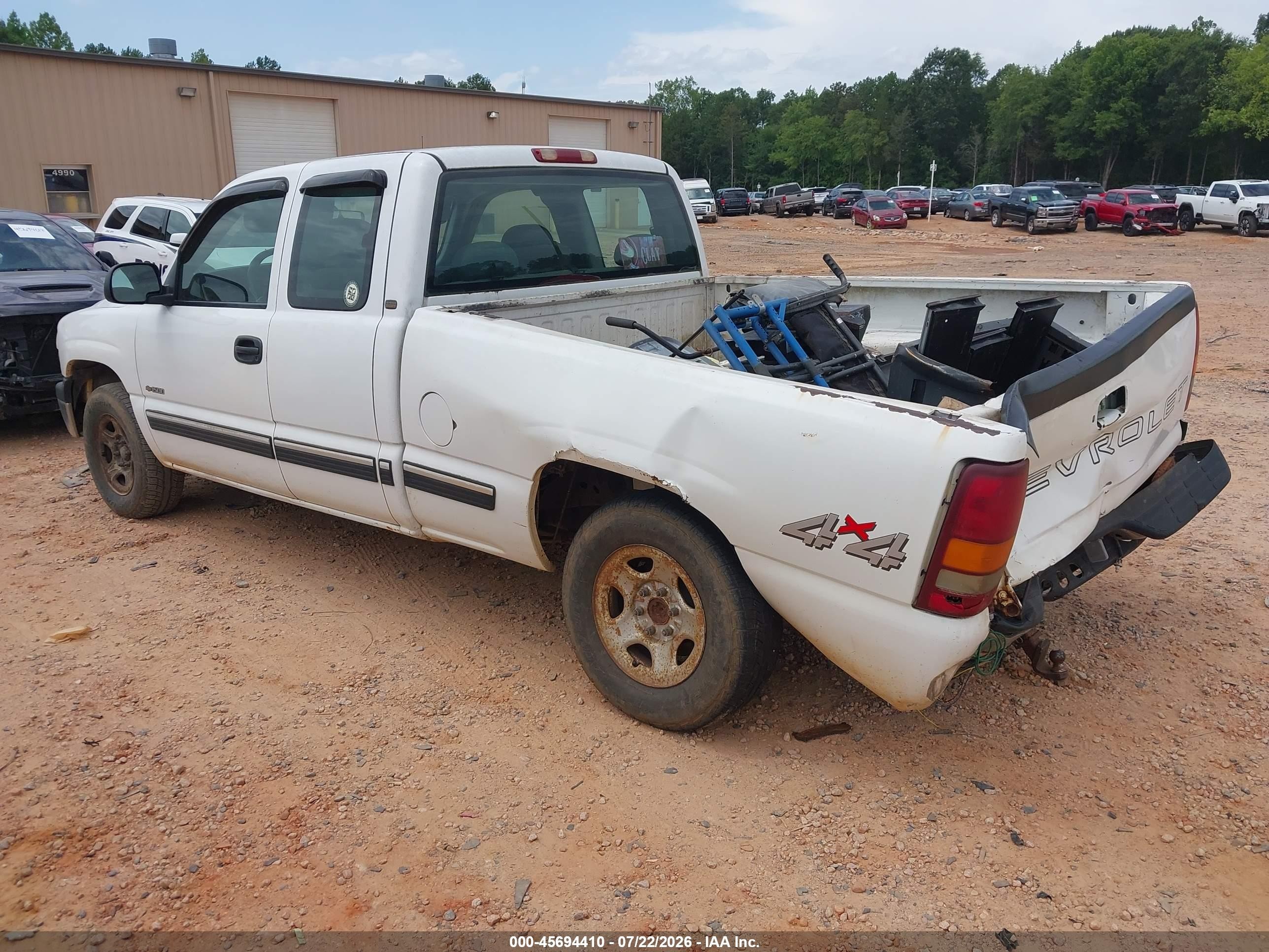 2001 Chevrolet Silverado 1500   White vin: 1GCEK19V81E105975