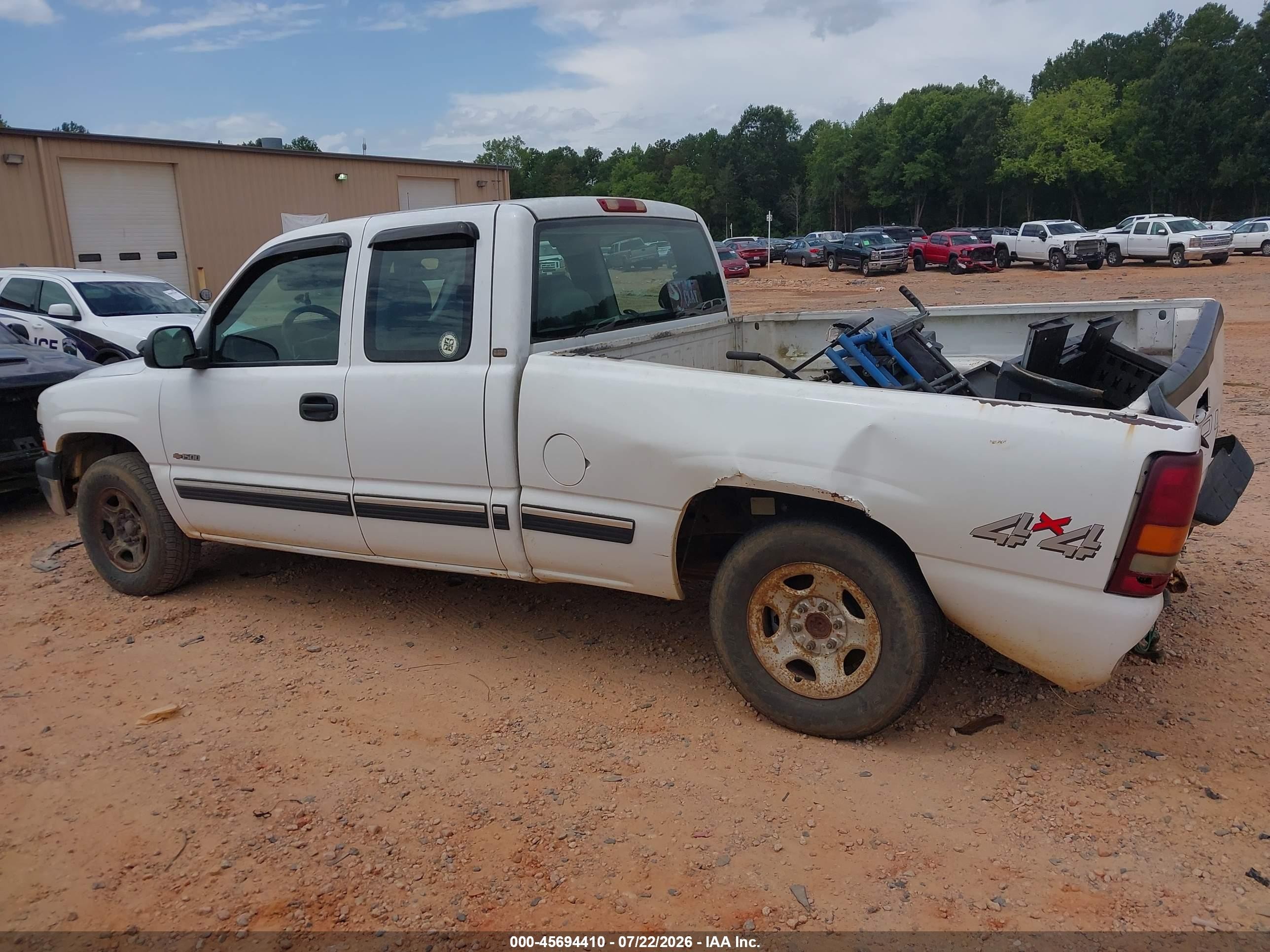 2001 Chevrolet Silverado 1500   White vin: 1GCEK19V81E105975