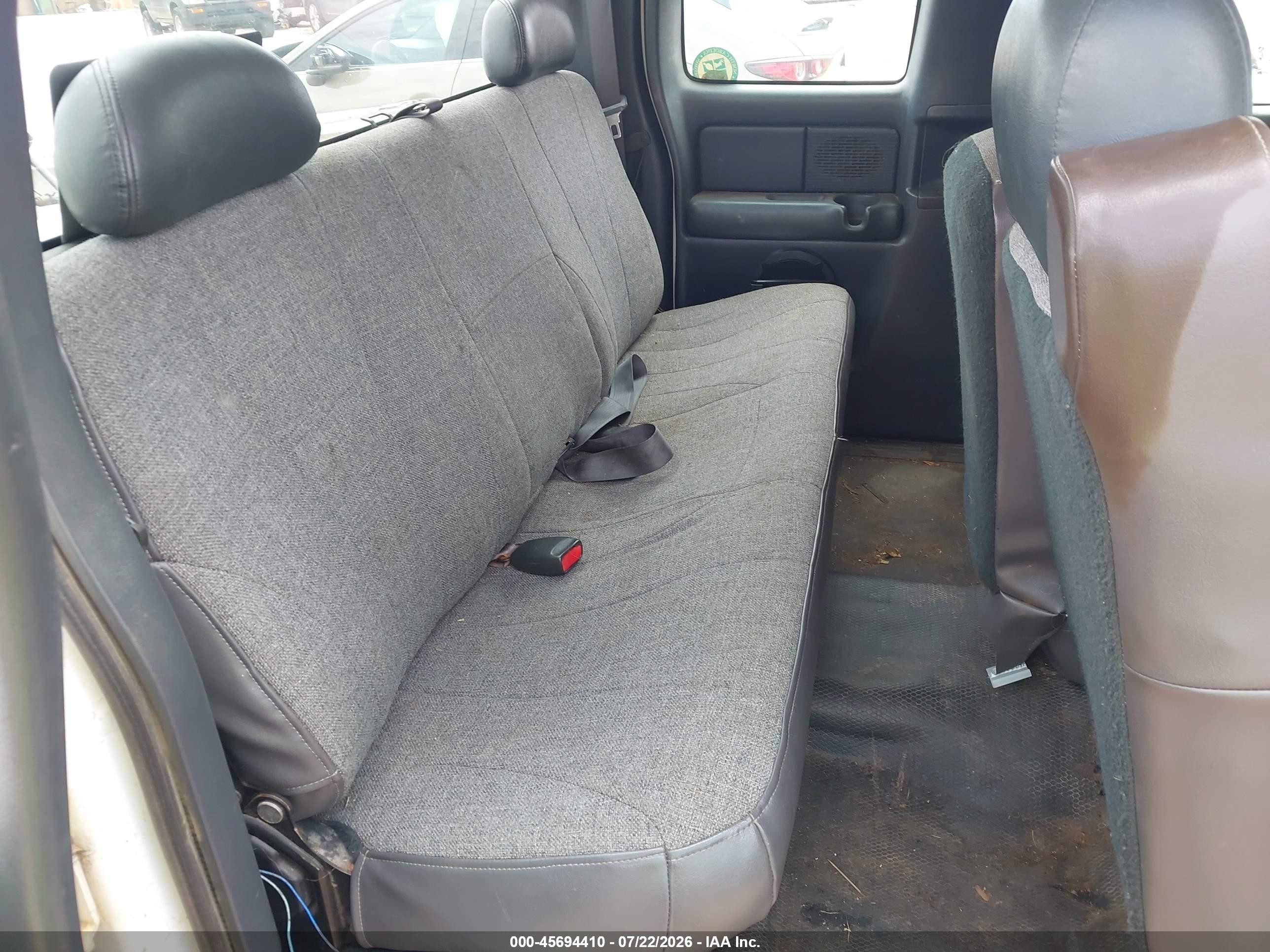 2001 Chevrolet Silverado 1500   White vin: 1GCEK19V81E105975