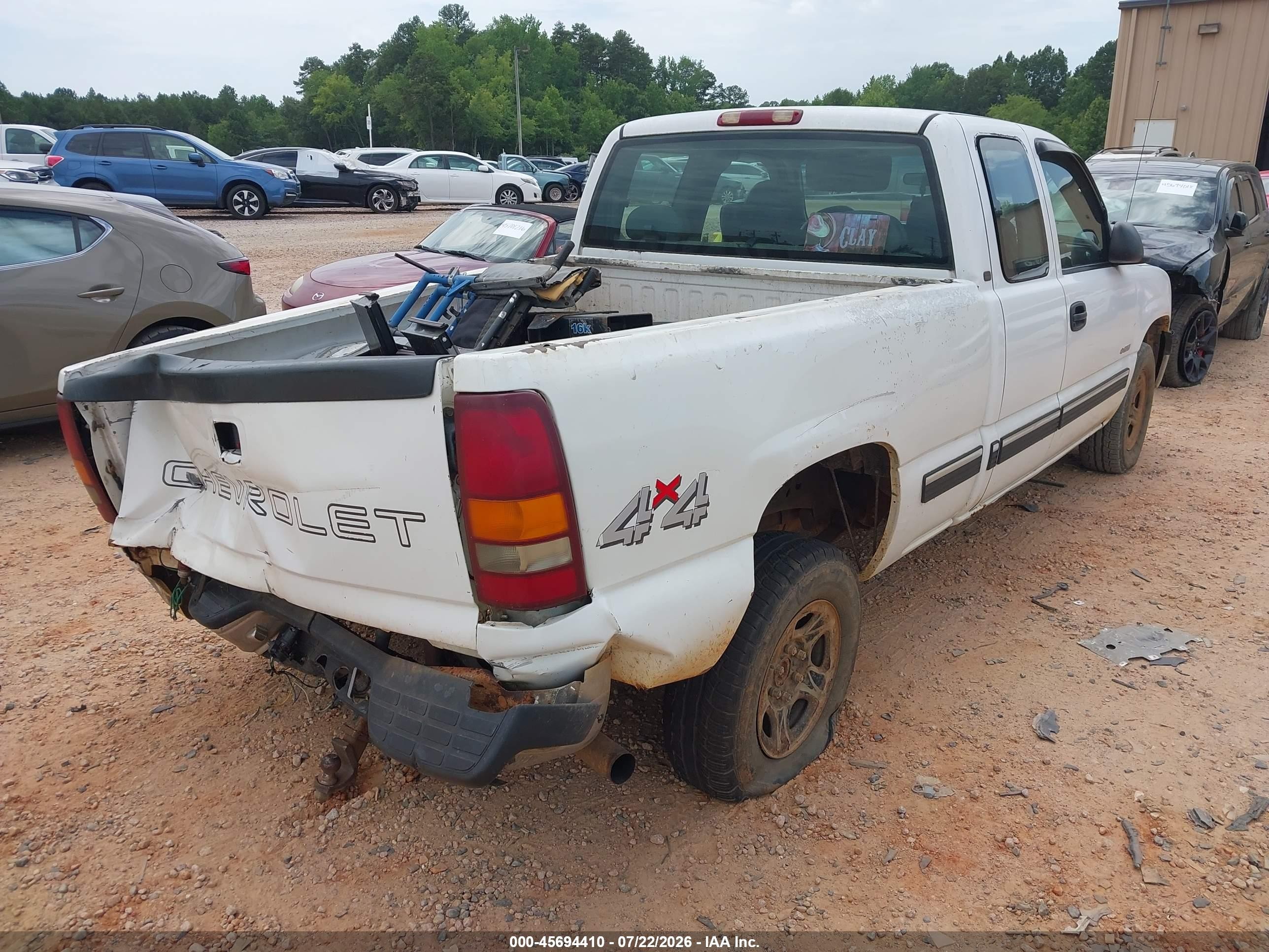 2001 Chevrolet Silverado 1500   White vin: 1GCEK19V81E105975