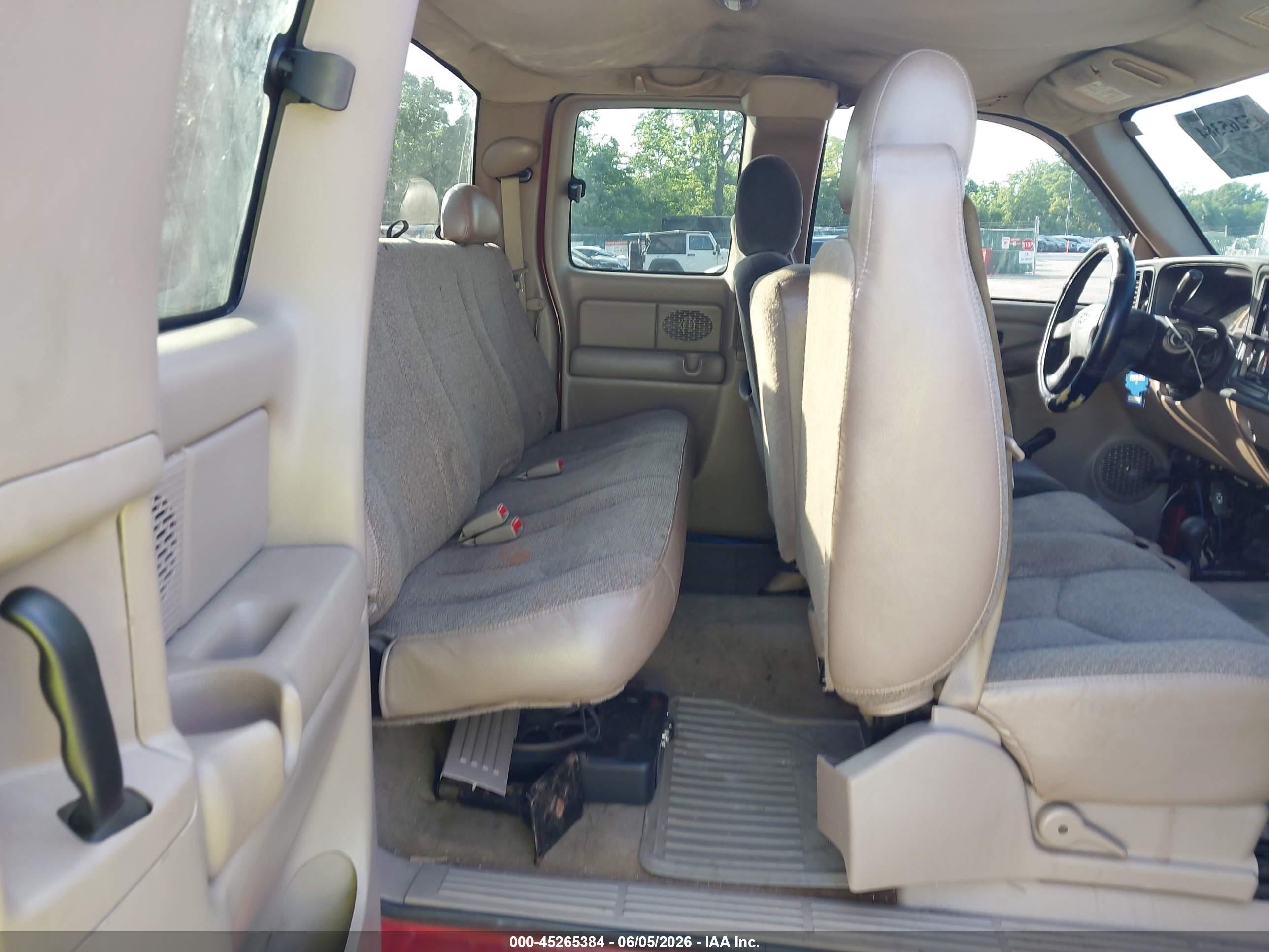 2004 Chevrolet Silverado 1500   Red vin: 1GCEK19V94E375544