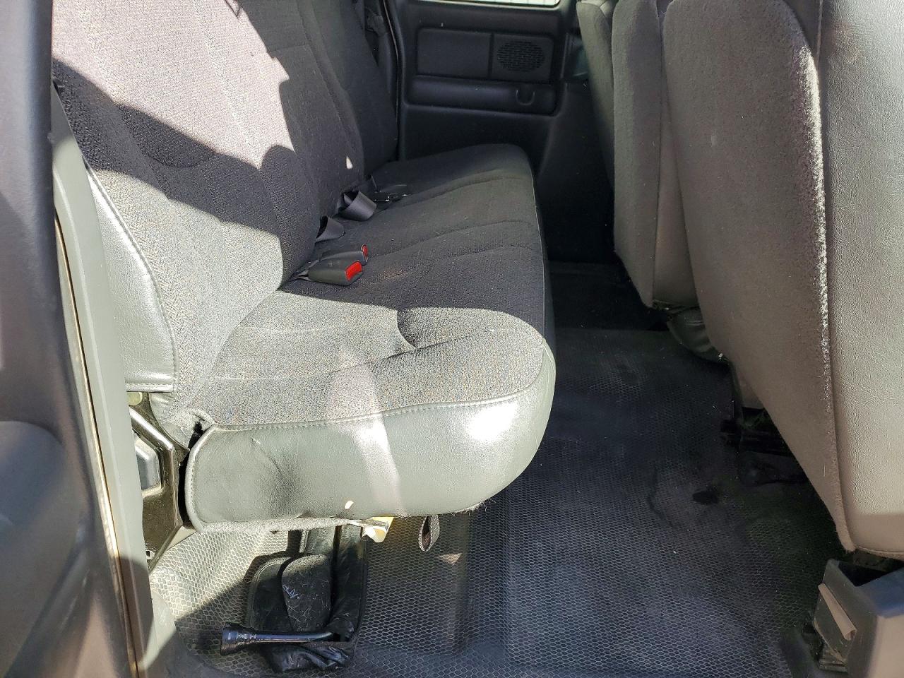 2004 Chevrolet Silverado K1500 Tan vin: 1GCEK19VX4E305132