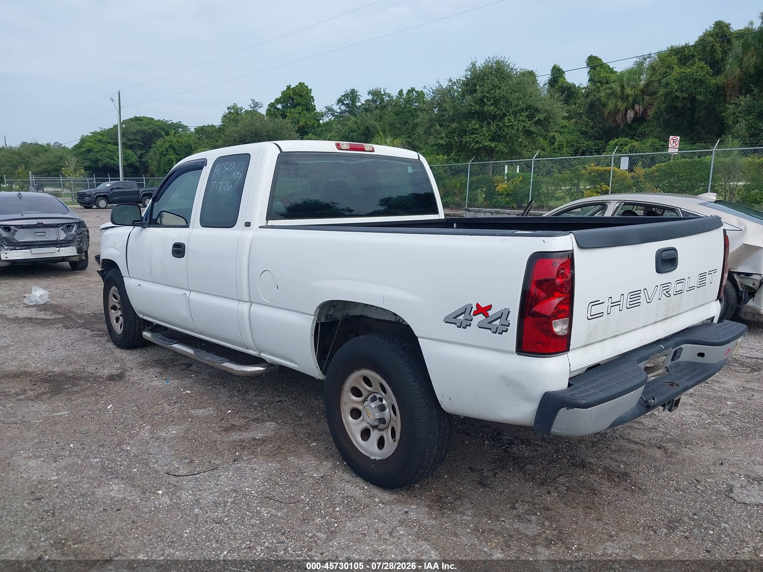2005 Chevrolet Silverado 1500 Work Truck White vin: 1GCEK19VX5Z255732