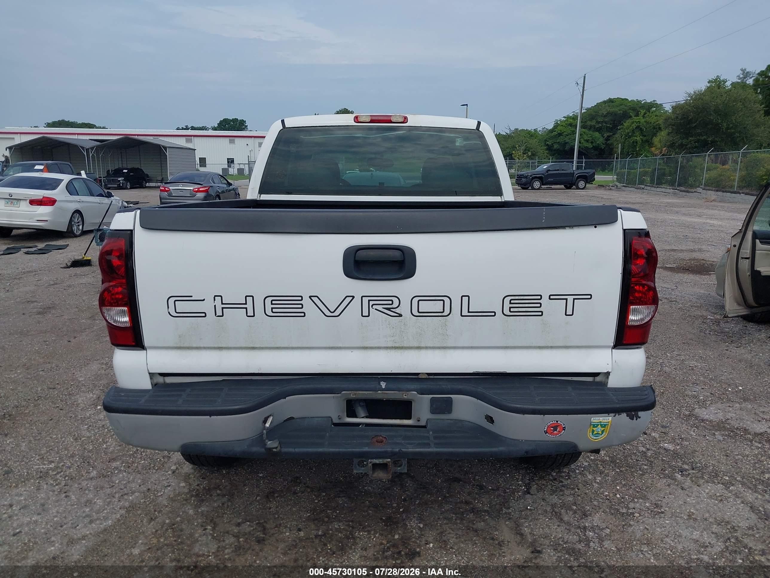 2005 Chevrolet Silverado 1500 Work Truck White vin: 1GCEK19VX5Z255732