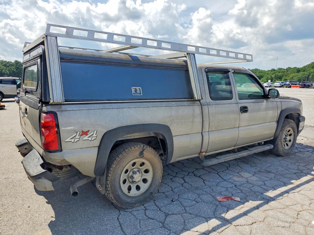 2007 Chevrolet Silverado K1500 Classic Серебряный vin: 1GCEK19Z27E179212
