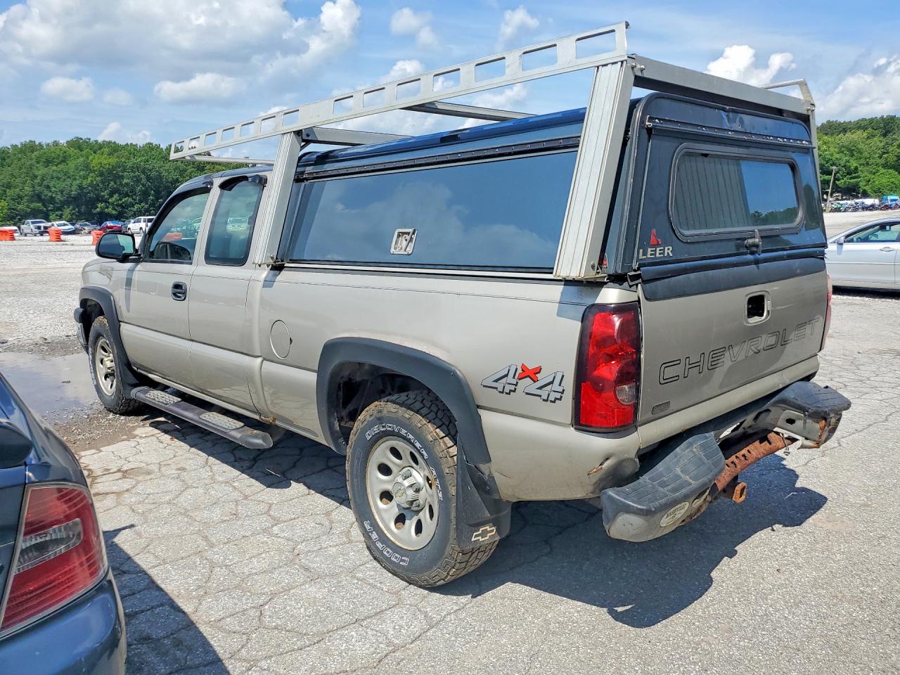2007 Chevrolet Silverado K1500 Classic Серебряный vin: 1GCEK19Z27E179212