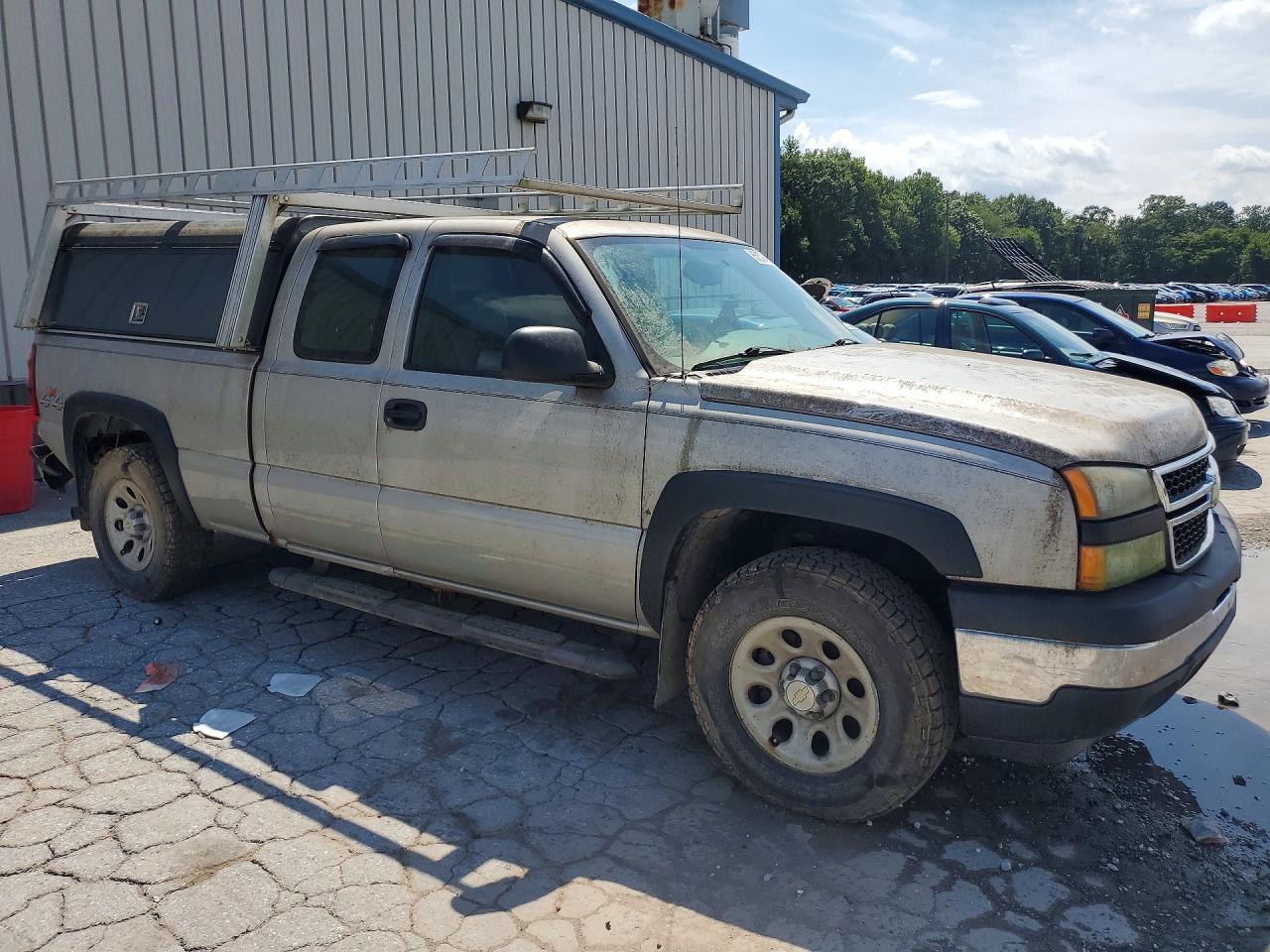 2007 Chevrolet Silverado K1500 Classic Серебряный vin: 1GCEK19Z27E179212