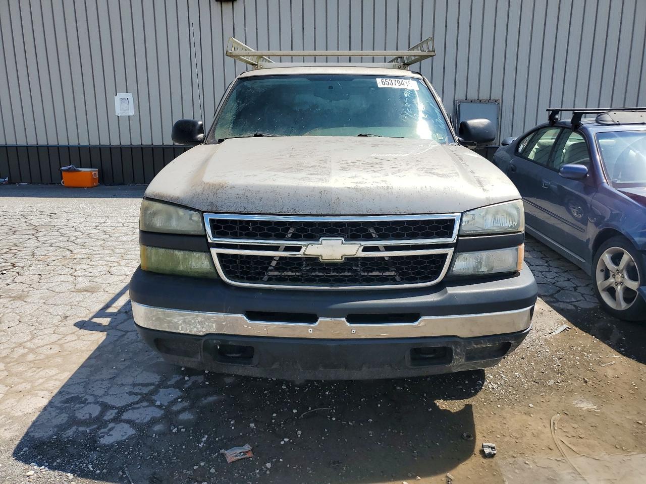 2007 Chevrolet Silverado K1500 Classic Серебряный vin: 1GCEK19Z27E179212