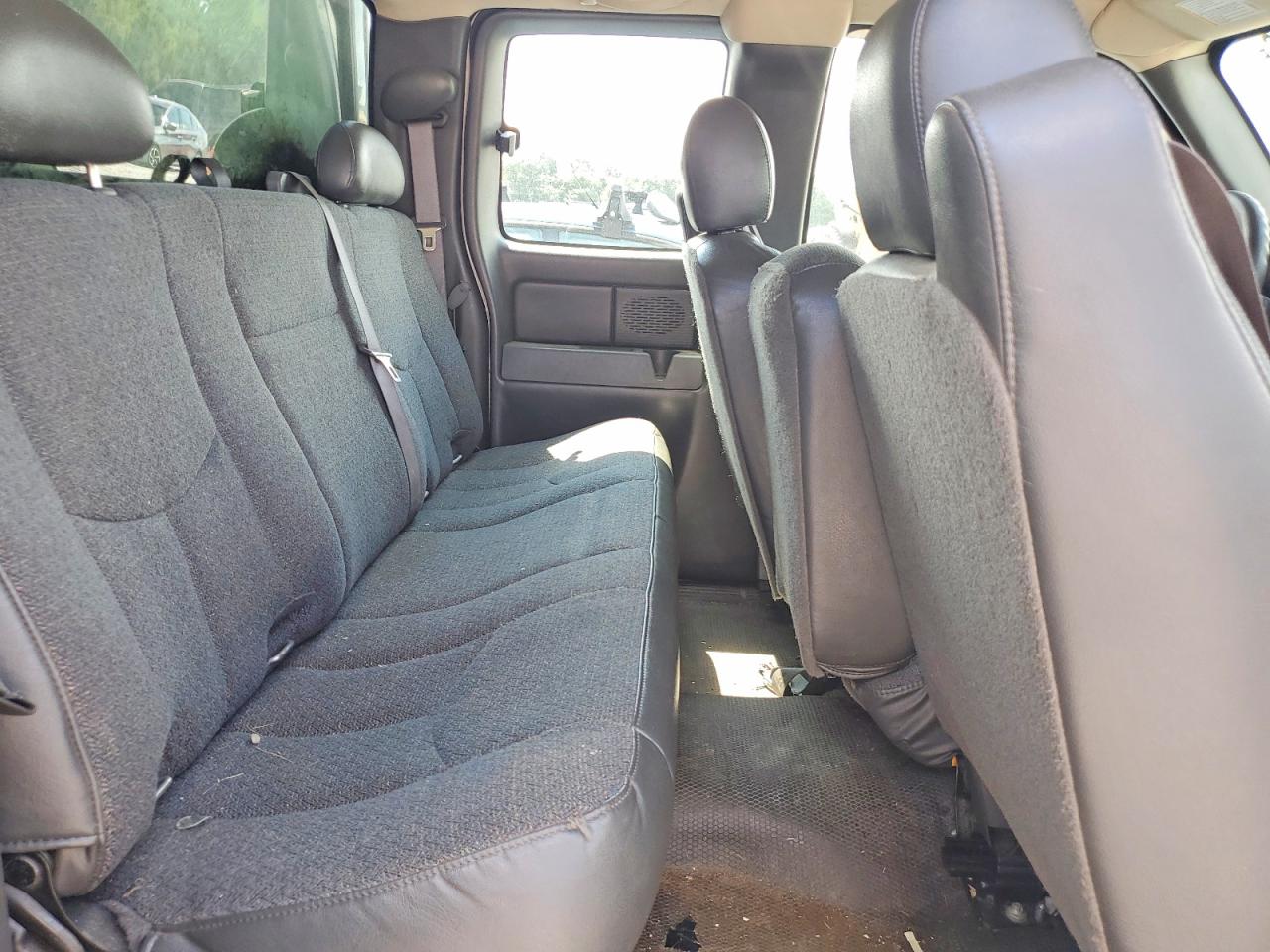 2007 Chevrolet Silverado K1500 Classic Серебряный vin: 1GCEK19Z27E179212