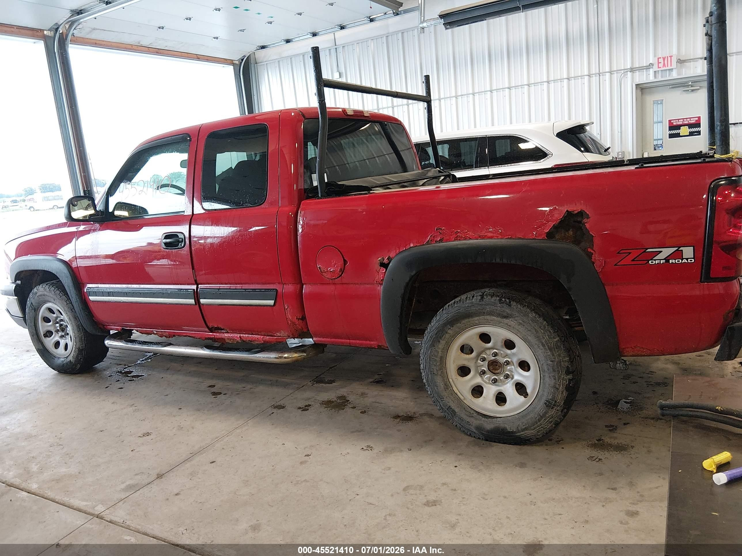 2005 Chevrolet Silverado 1500 Z71 Red vin: 1GCEK19Z35Z310041