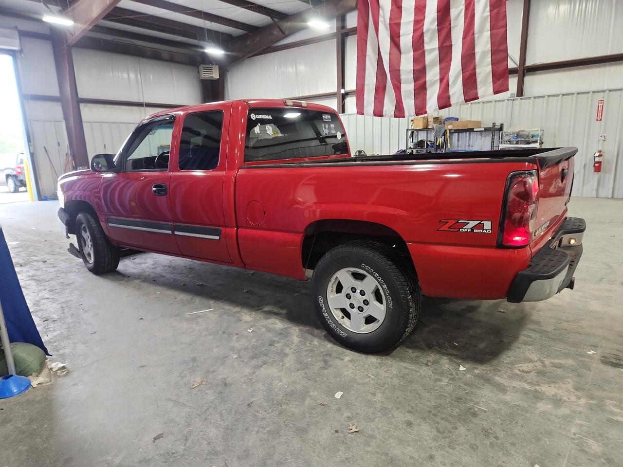 2005 Chevrolet Silverado K1500 Красный vin: 1GCEK19Z55Z124792 Damage: Left Bed Side, Heavy Scratch, 1 To 2 Inches