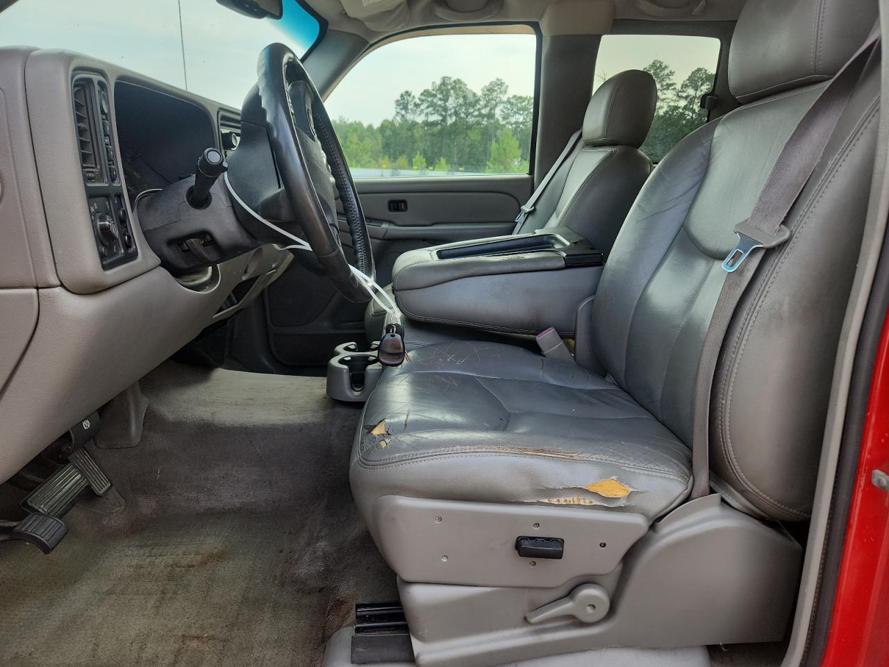 2005 Chevrolet Silverado K1500 Красный vin: 1GCEK19Z55Z124792 Damage: Left Front Seat, Torn, 1 To 2 Inches
