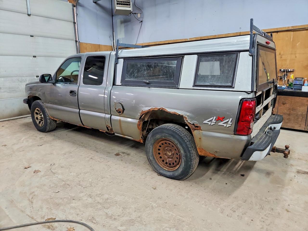 2006 Chevrolet Silverado K1500 Серебряный vin: 1GCEK19Z66Z298629
