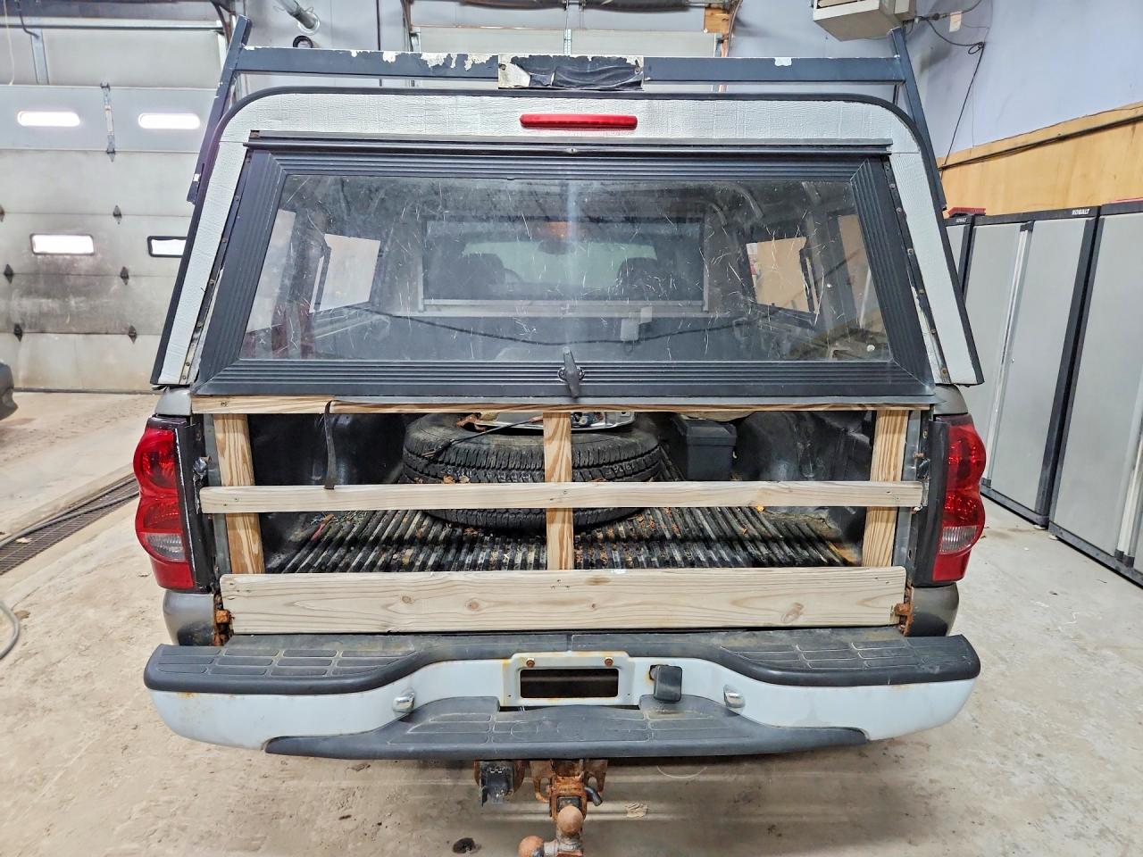 2006 Chevrolet Silverado K1500 Серебряный vin: 1GCEK19Z66Z298629