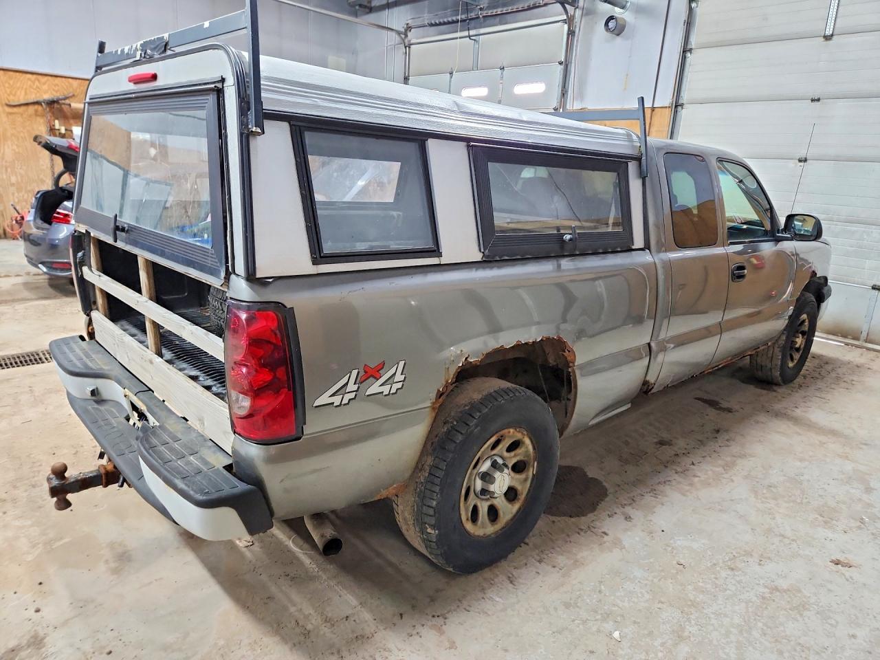 2006 Chevrolet Silverado K1500 Серебряный vin: 1GCEK19Z66Z298629