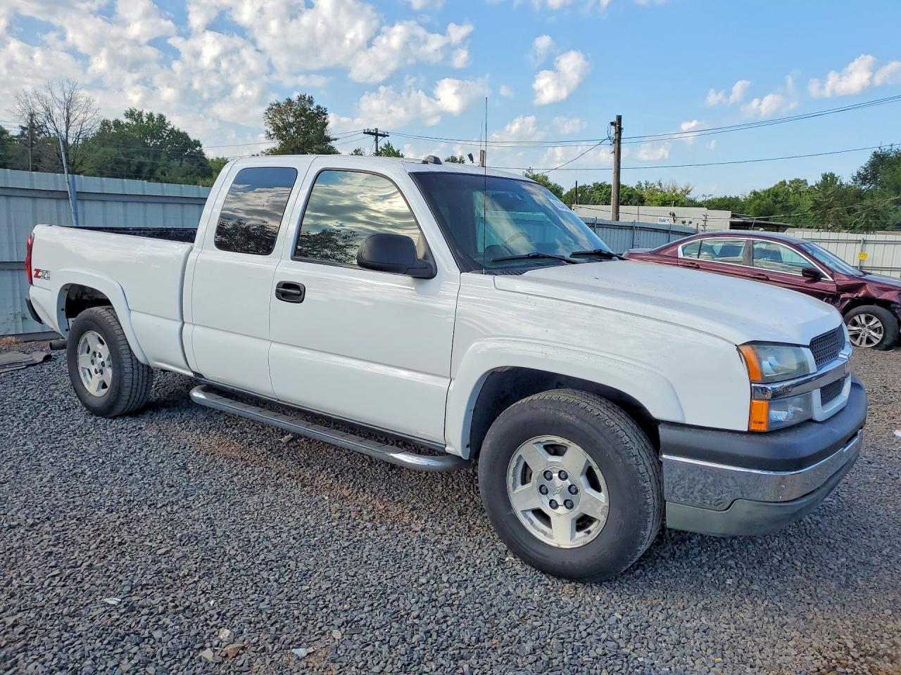 2005 Chevrolet Silverado K1500 White vin: 1GCEK19Z75Z153324
