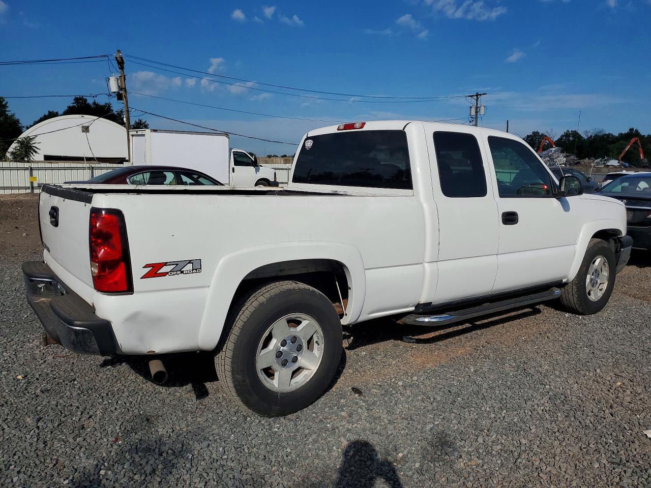 2005 Chevrolet Silverado K1500 White vin: 1GCEK19Z75Z153324
