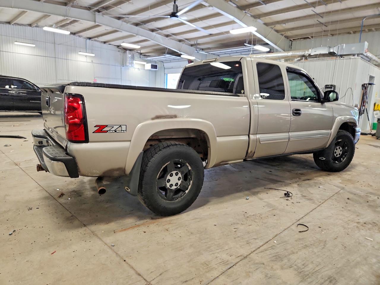 2006 Chevrolet Silverado K1500 Желто-коричневый vin: 1GCEK19Z86Z294694