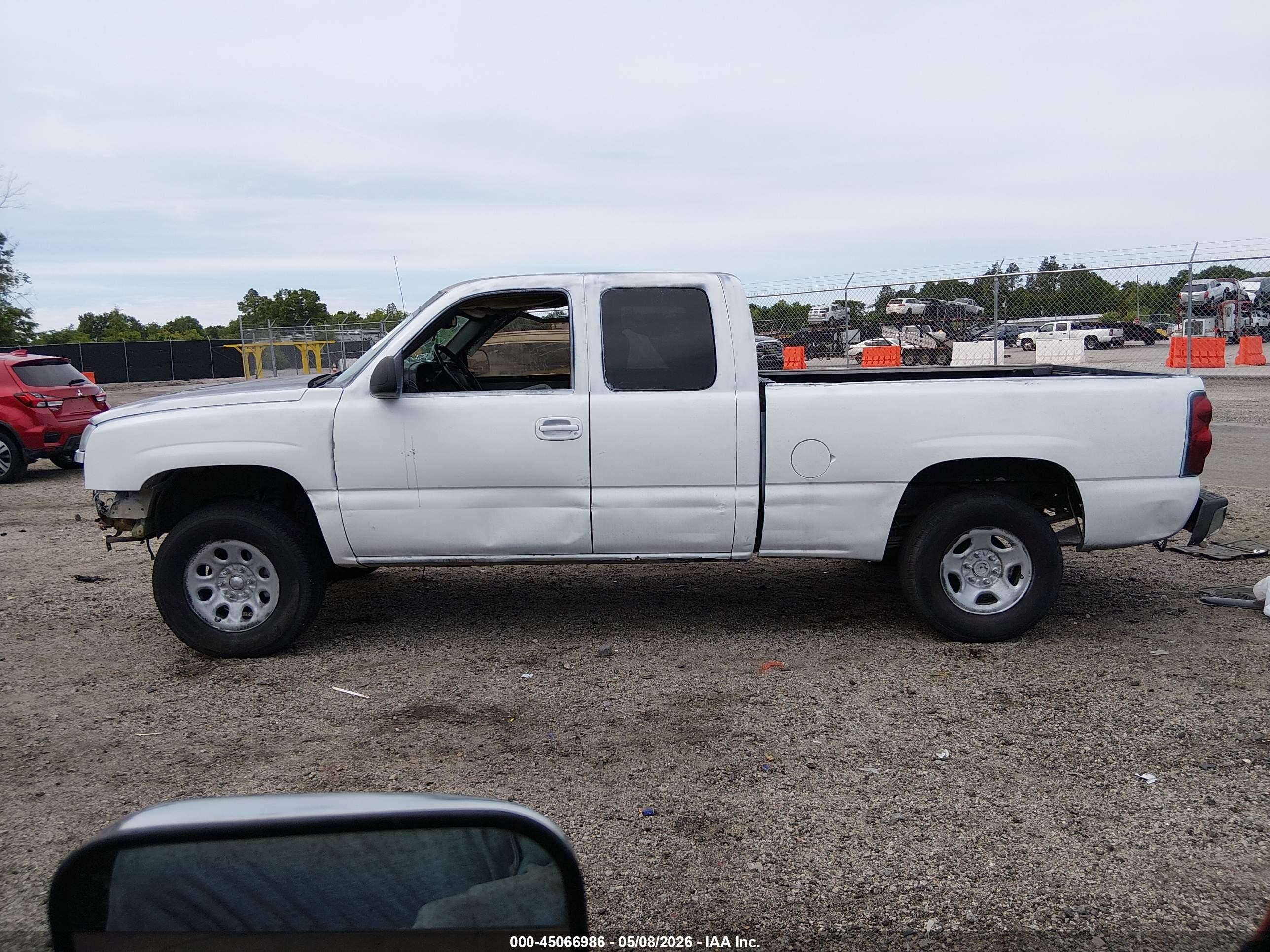 2005 Chevrolet Silverado 1500 Z71 Белый vin: 1GCEK19ZX5Z170120