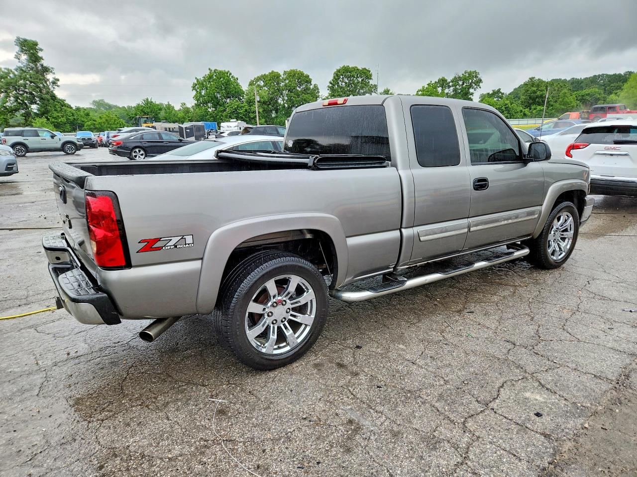 2006 Chevrolet Silverado K1500 Серый vin: 1GCEK19ZX6Z141640