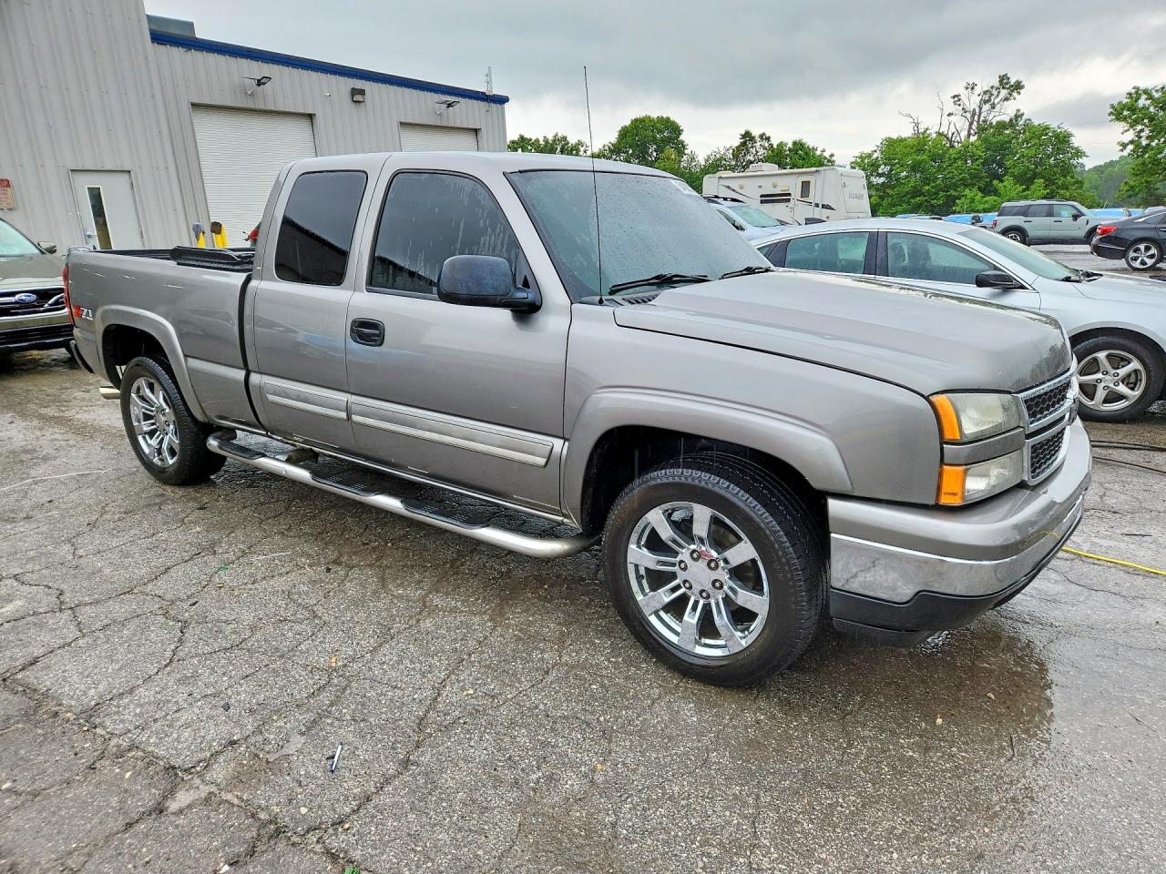 2006 Chevrolet Silverado K1500 Серый vin: 1GCEK19ZX6Z141640
