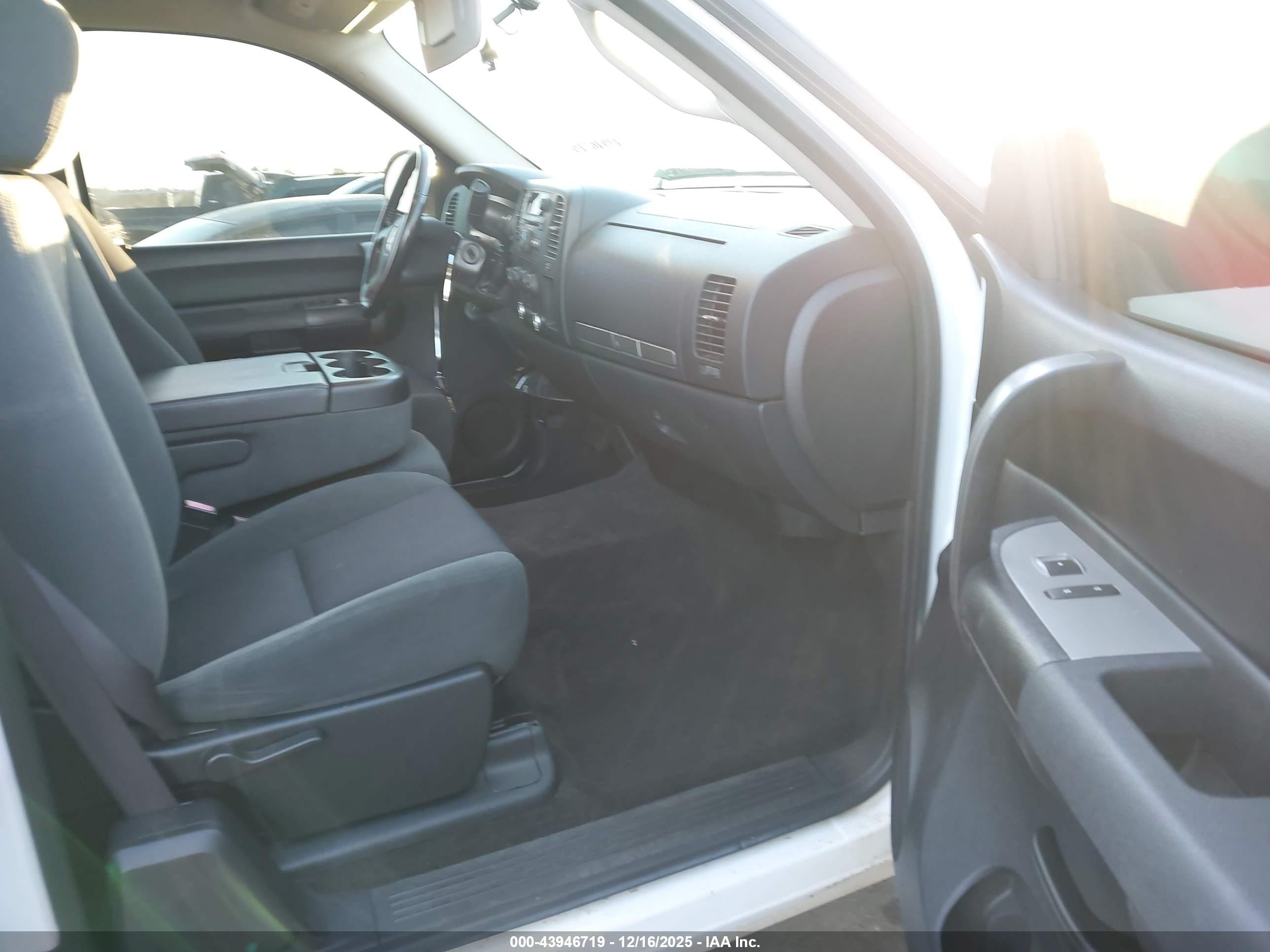 2009 Chevrolet Silverado 1500 Lt Белый vin: 1GCEK29029Z286232