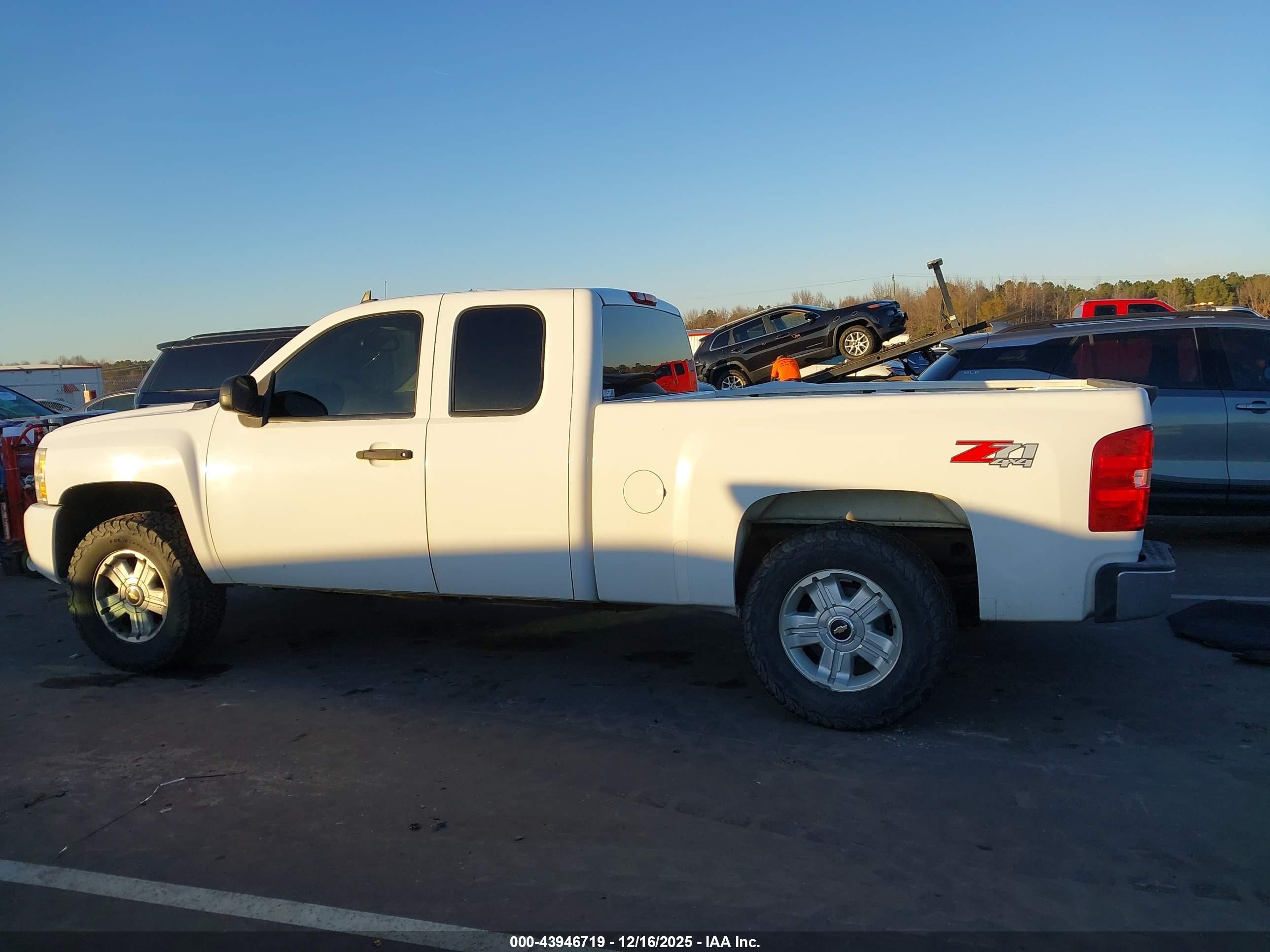 2009 Chevrolet Silverado 1500 Lt Белый vin: 1GCEK29029Z286232