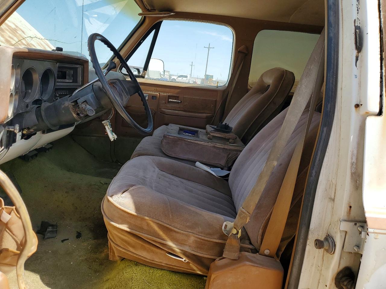 1988 Chevrolet Suburban Two Tone vin: 1GCER16K4JF116701