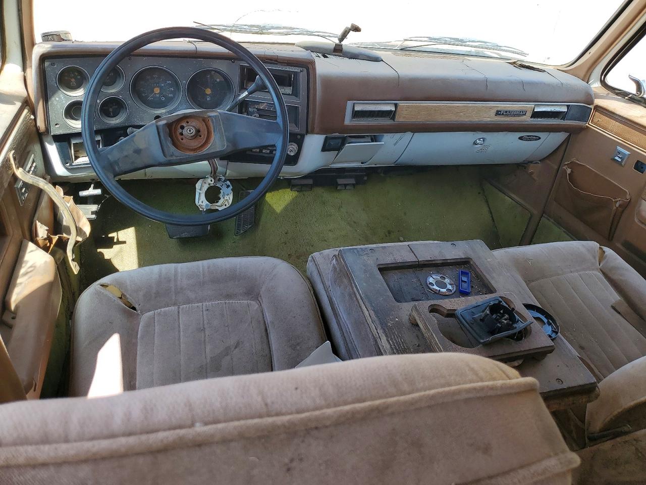 1988 Chevrolet Suburban Two Tone vin: 1GCER16K4JF116701
