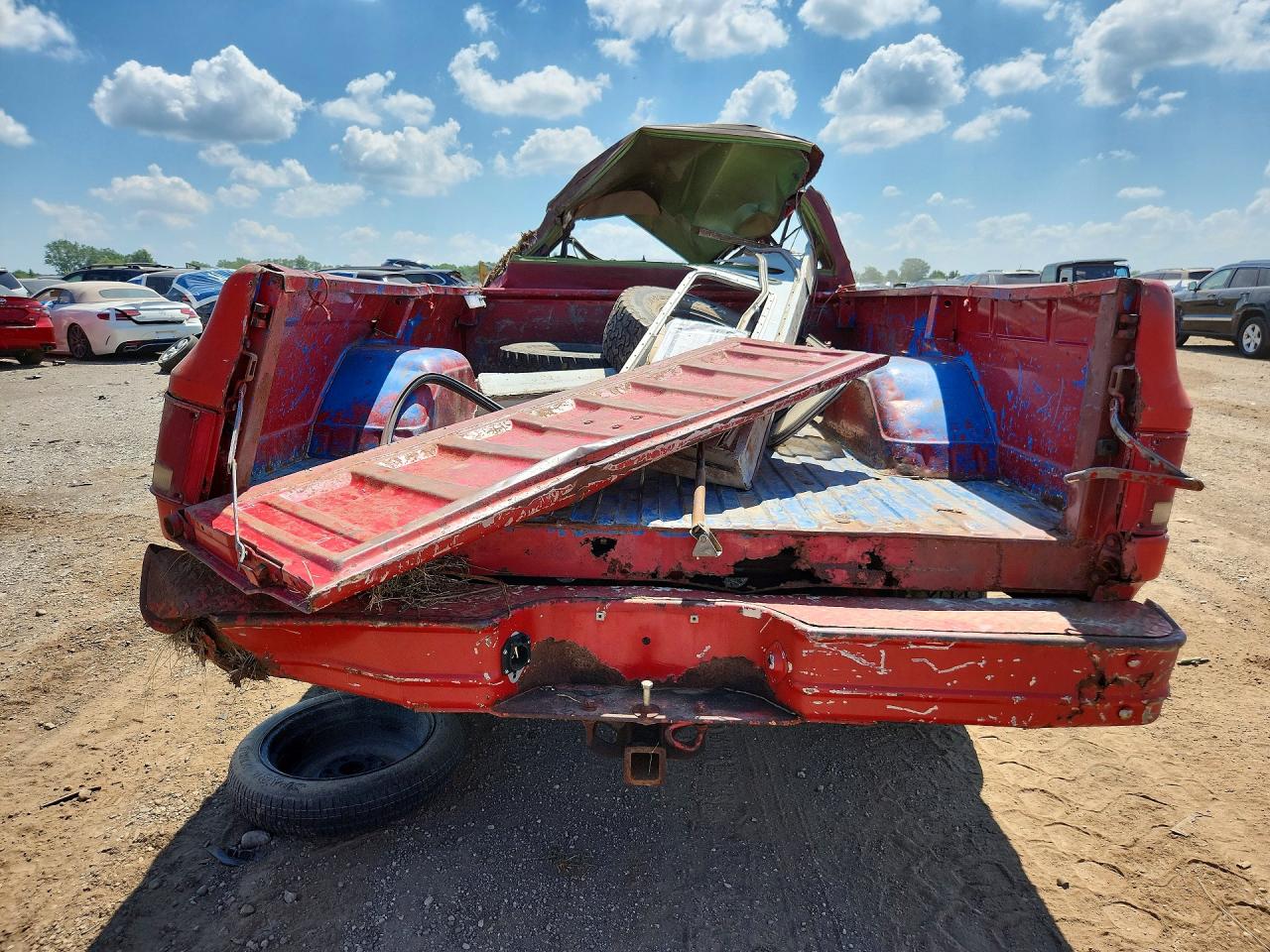 1987 Chevrolet R20 Red vin: 1GCER24Z3HJ133051