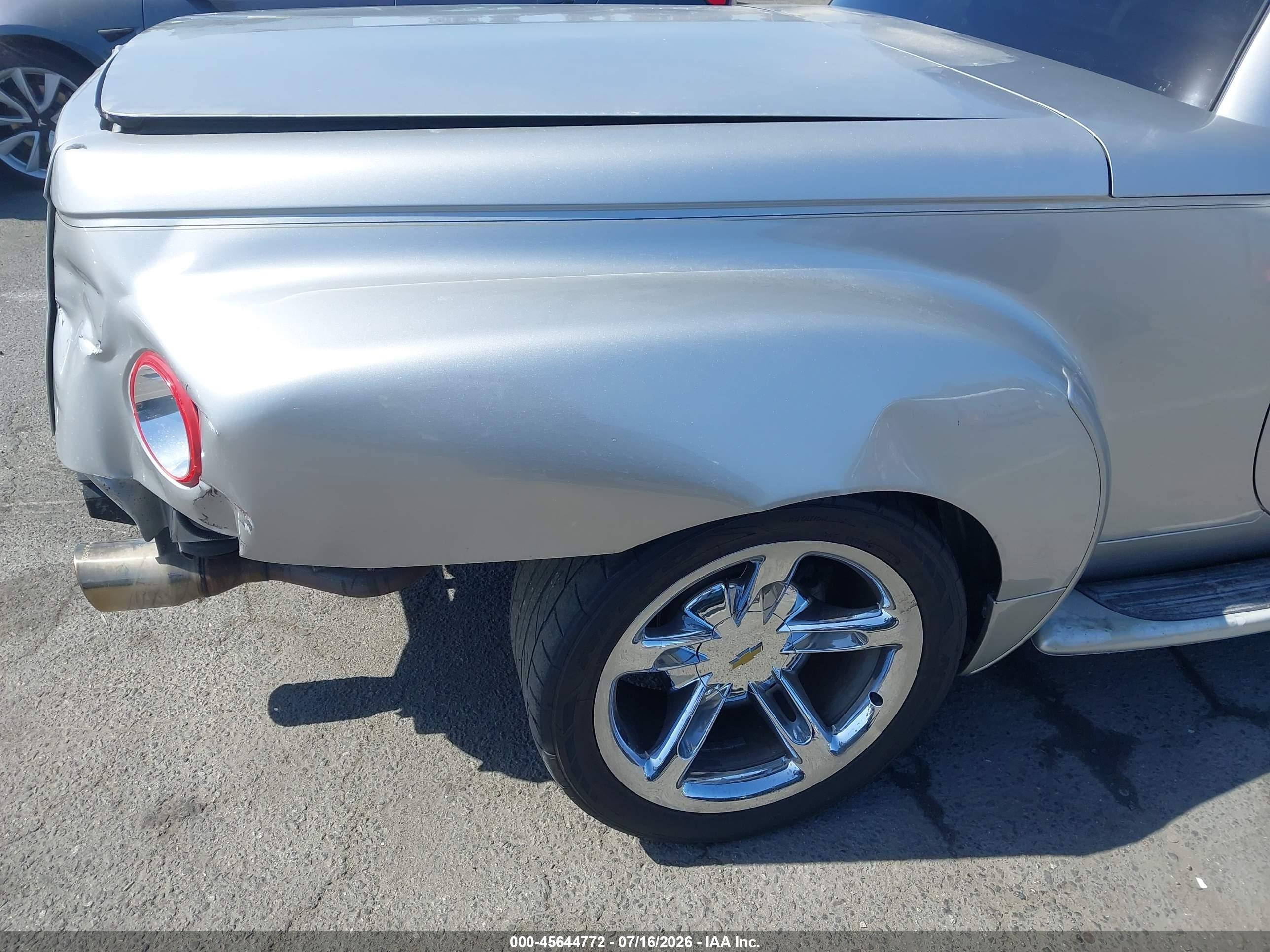2005 Chevrolet Ssr   Silver vin: 1GCES14H85B117908