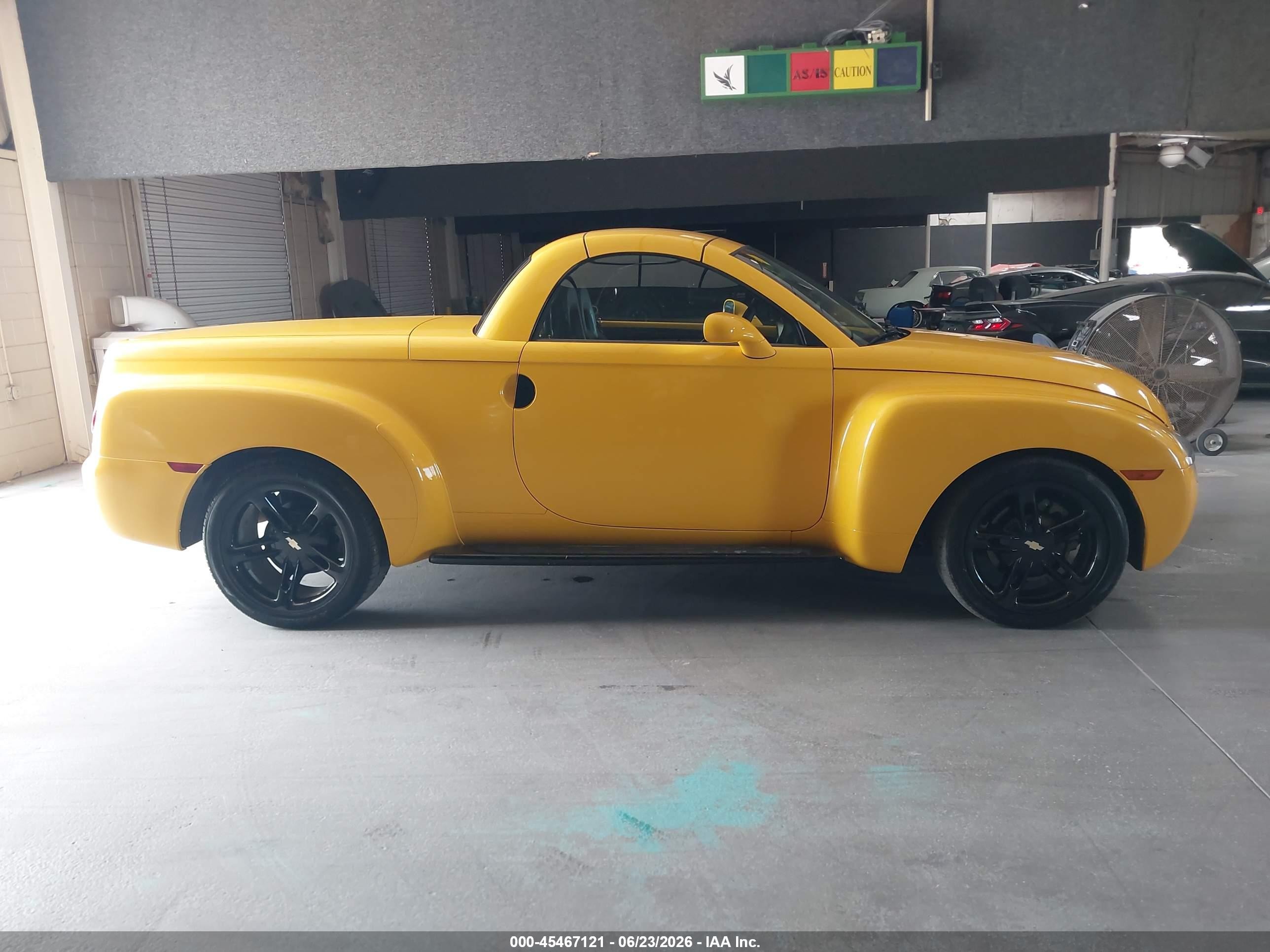 2004 Chevrolet Ssr   Yellow vin: 1GCES14P24B110345