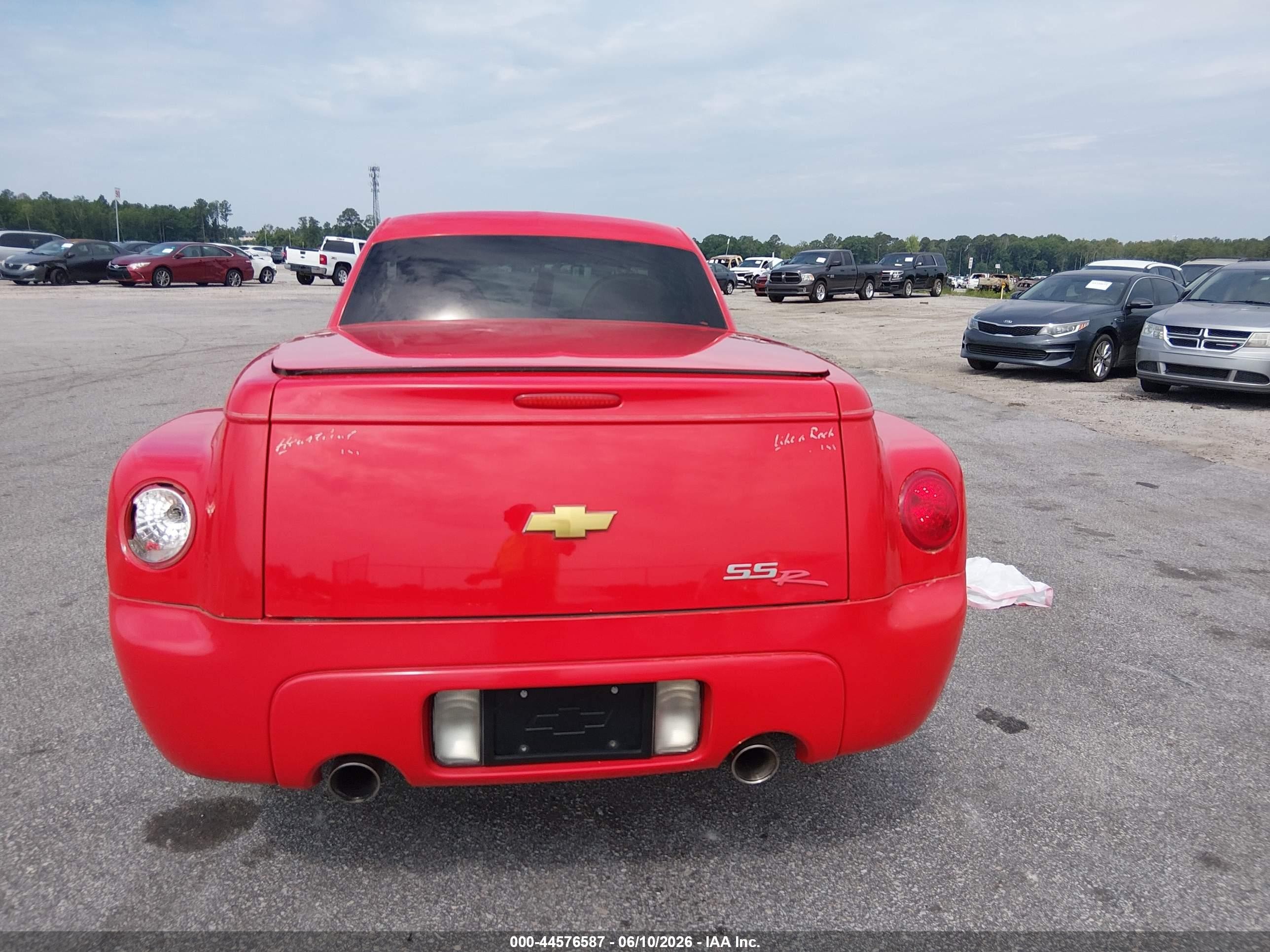 2004 Chevrolet Ssr   Red vin: 1GCES14P34B108474
